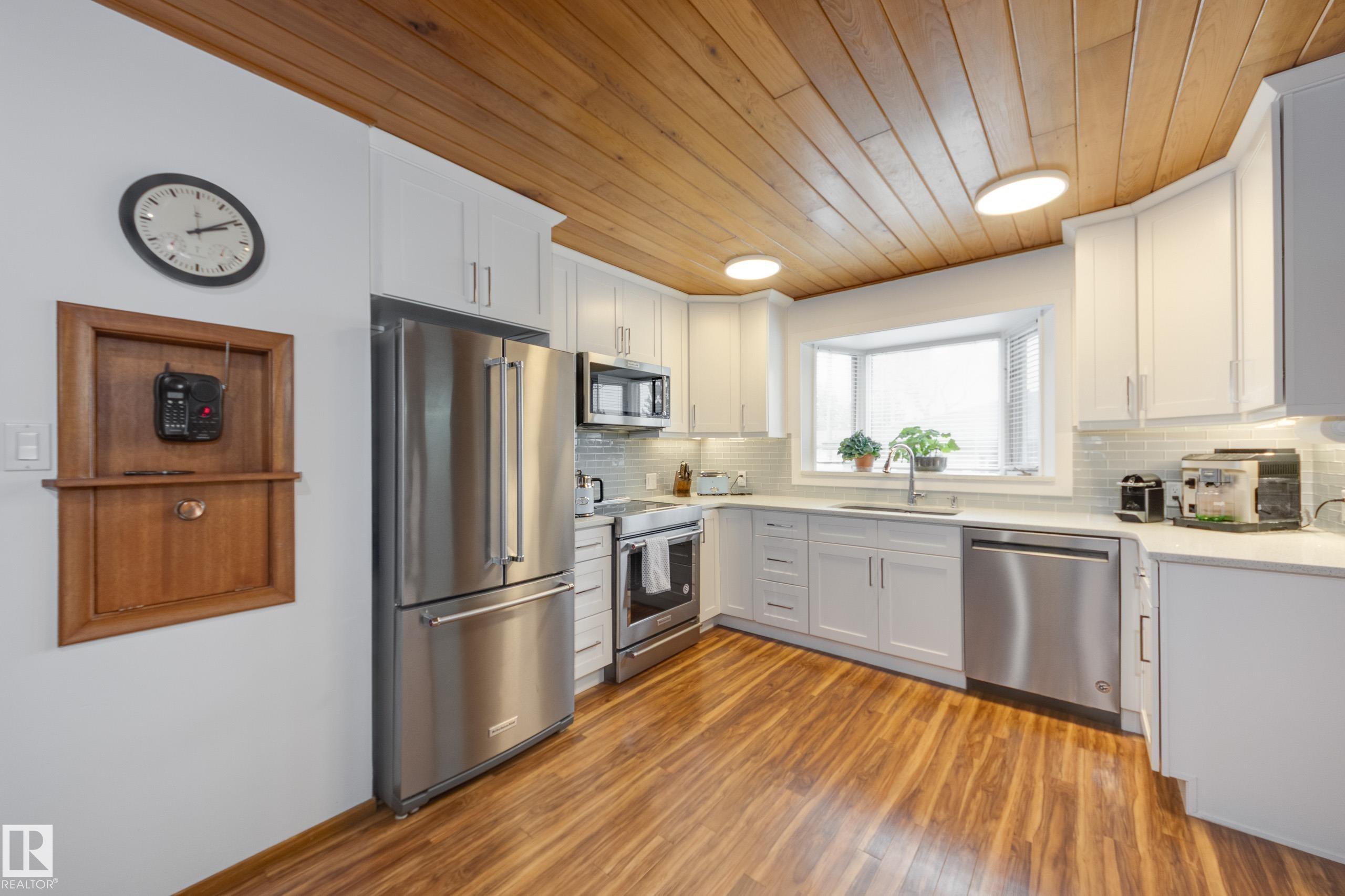 Photo 16 at 15702 89a Avenue NW, Meadowlark Park, Edmonton