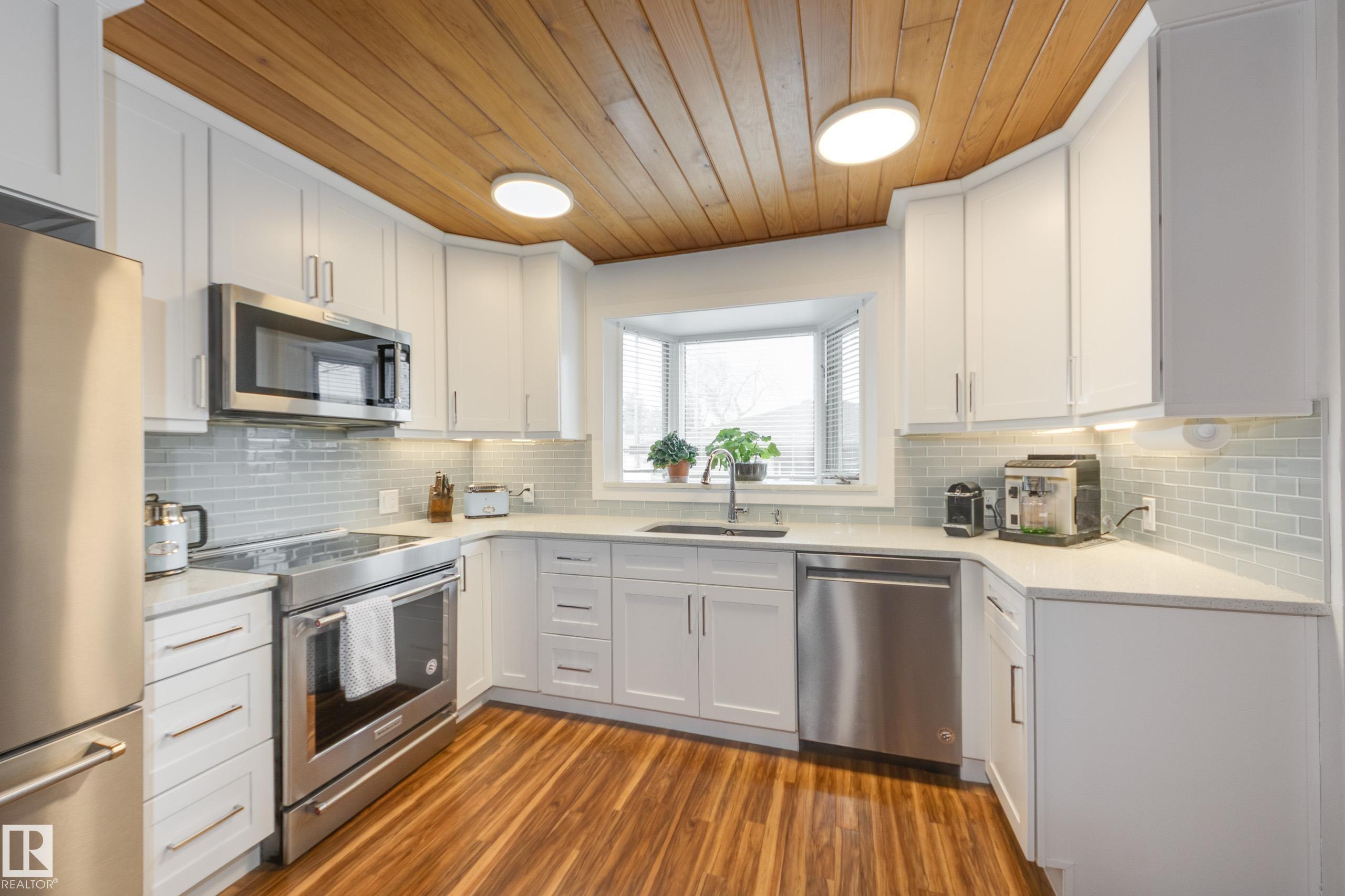 Photo 17 at 15702 89a Avenue NW, Meadowlark Park, Edmonton