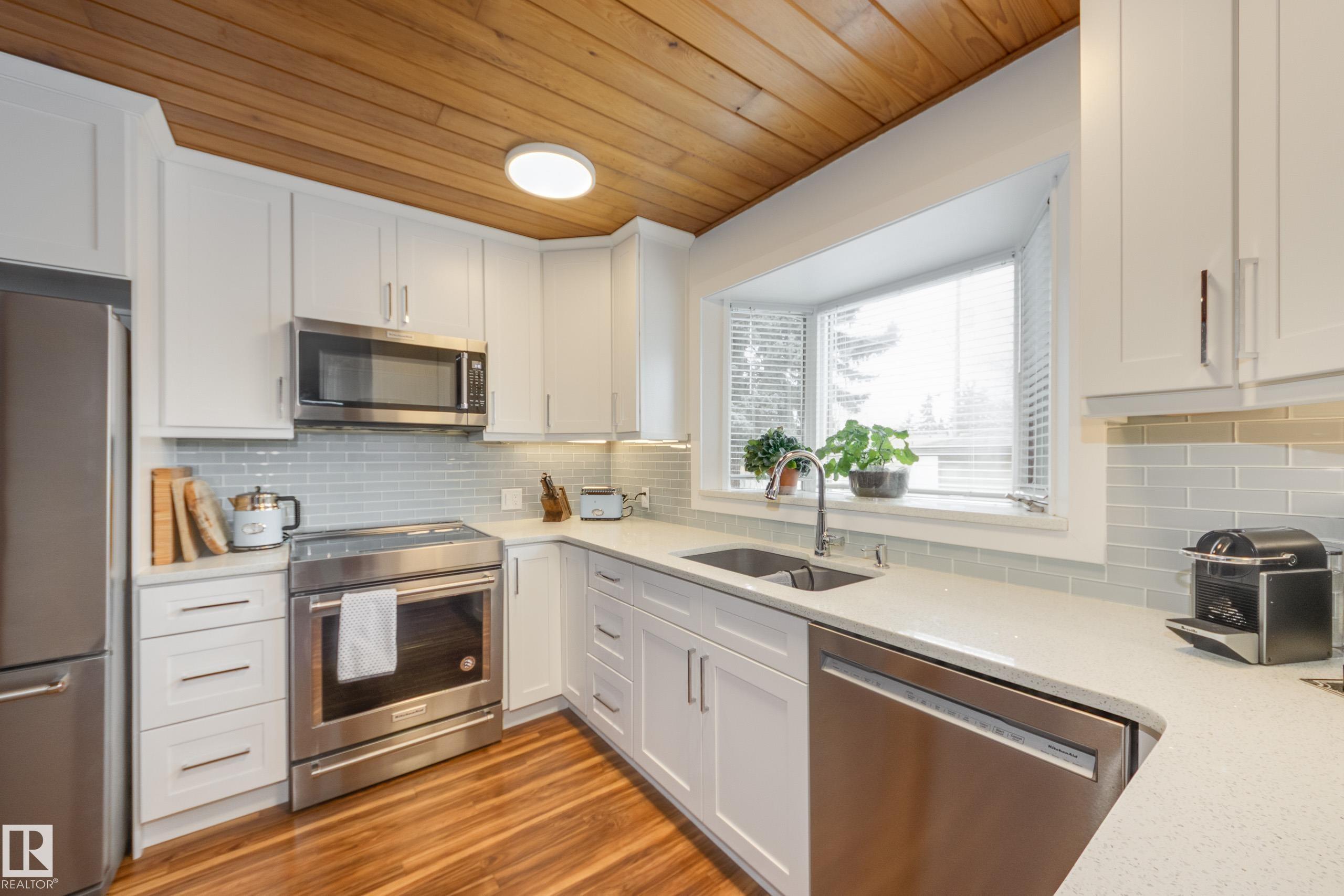 Photo 18 at 15702 89a Avenue NW, Meadowlark Park, Edmonton