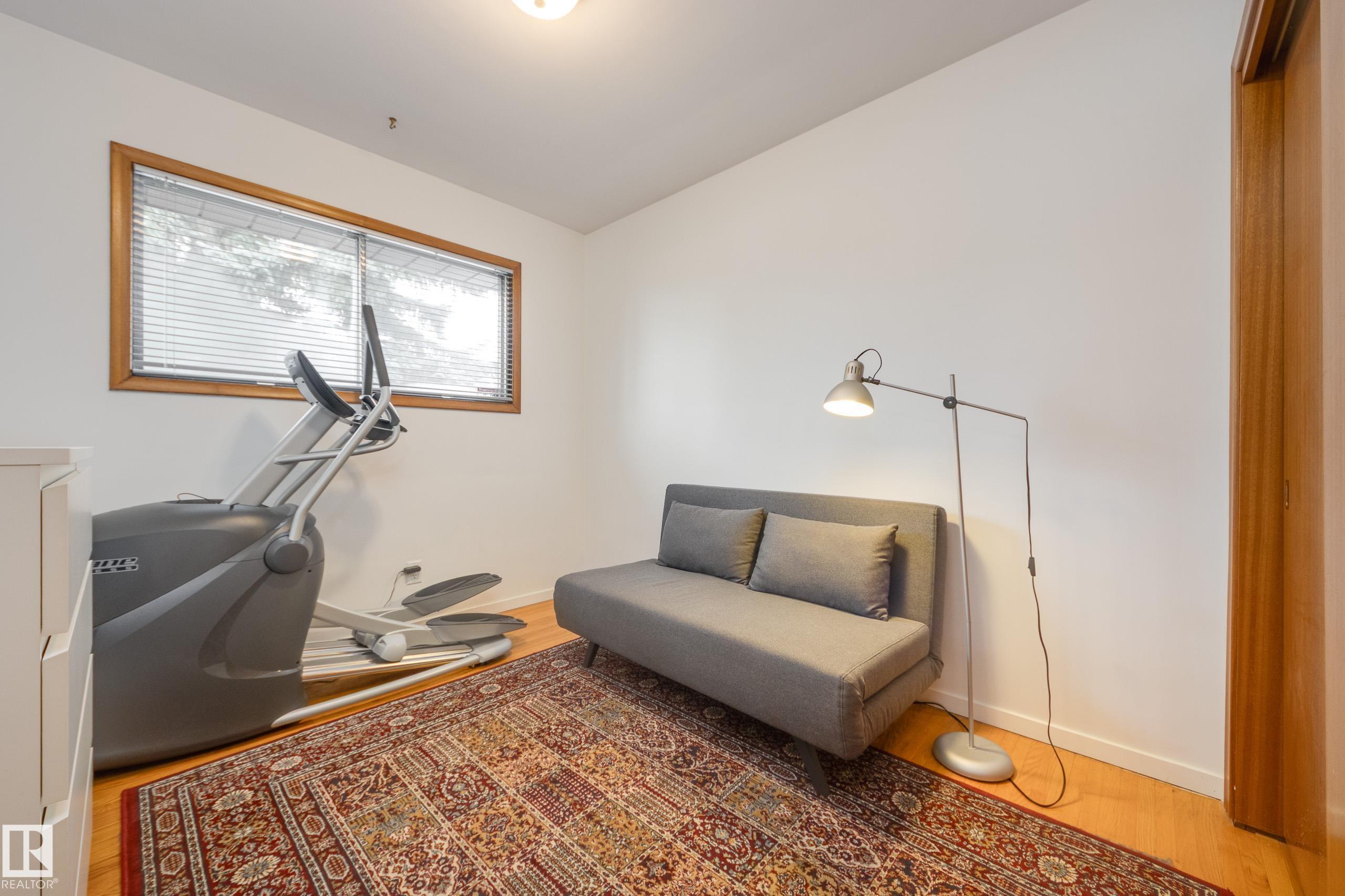 Photo 25 at 15702 89a Avenue NW, Meadowlark Park, Edmonton