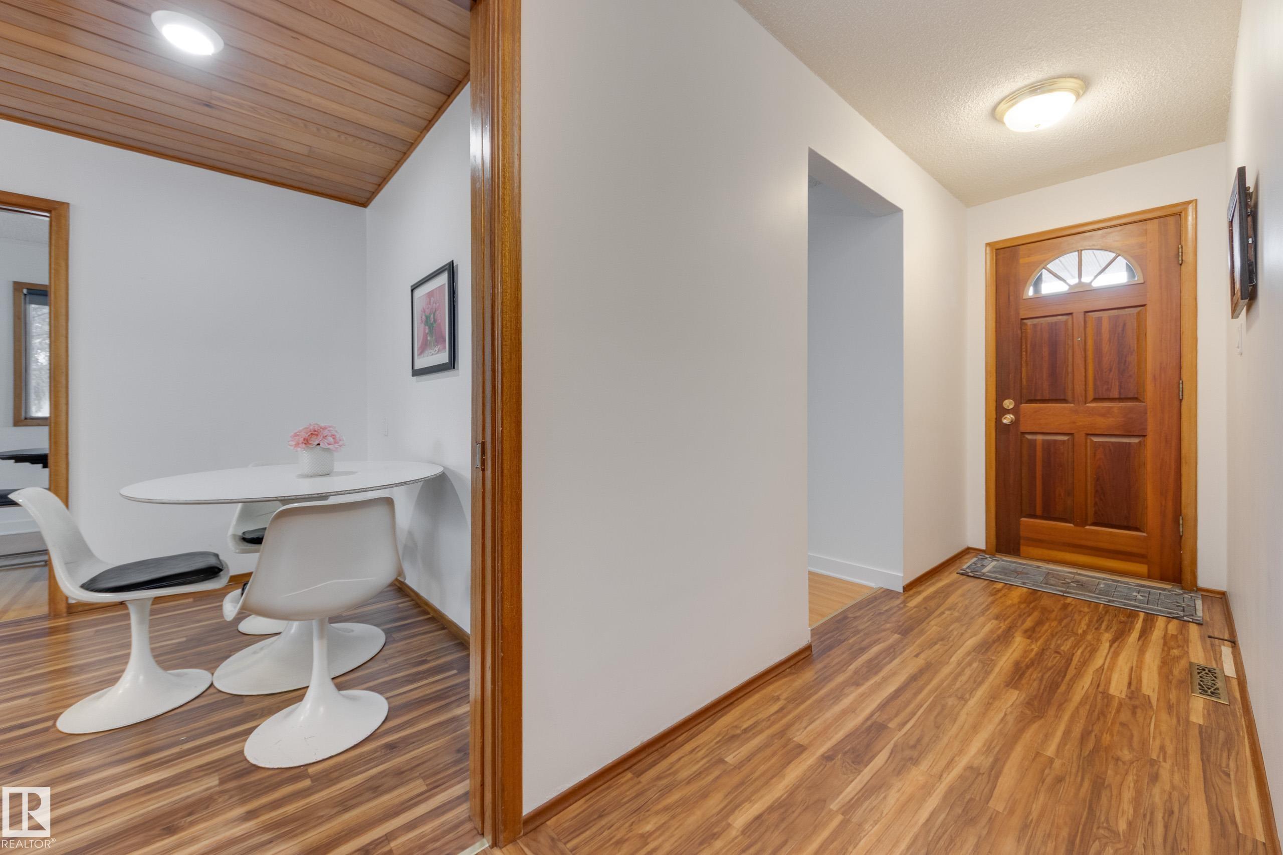 15702 89a Avenue NW, Meadowlark Park, Edmonton