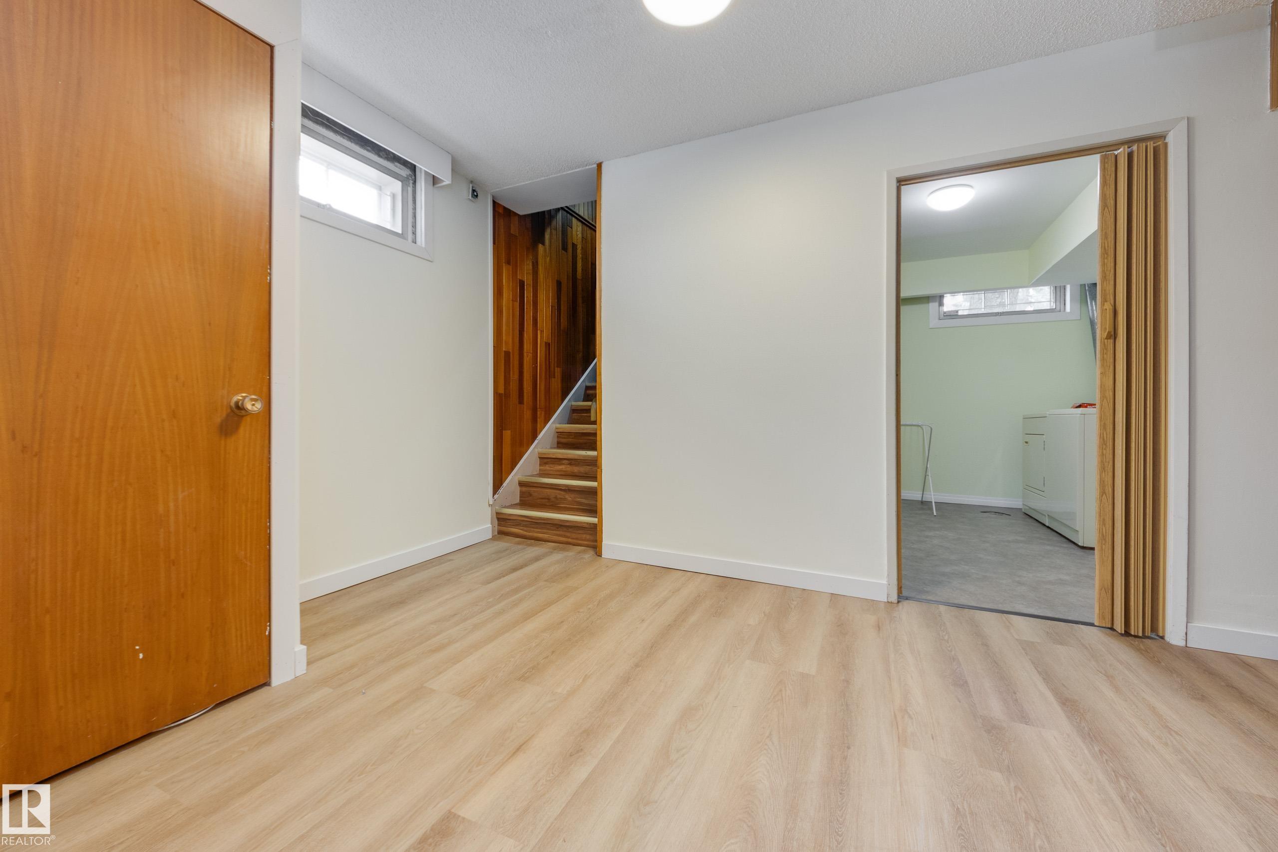 Photo 31 at 15702 89a Avenue NW, Meadowlark Park, Edmonton