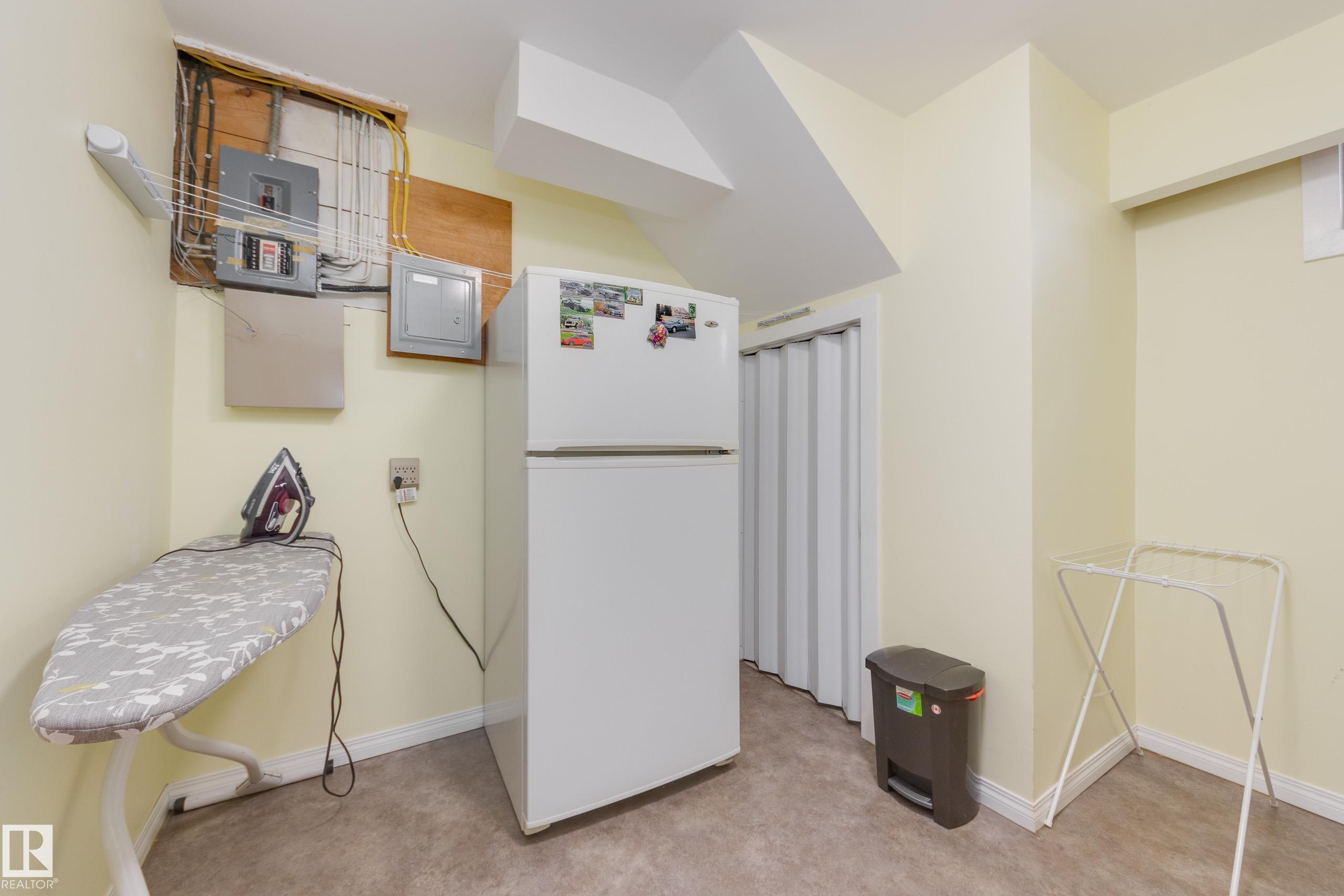 Photo 33 at 15702 89a Avenue NW, Meadowlark Park, Edmonton