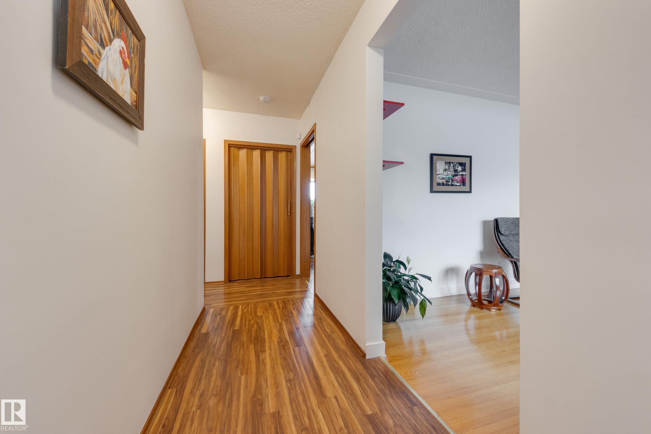 15702 89a Avenue NW, Meadowlark Park, Edmonton