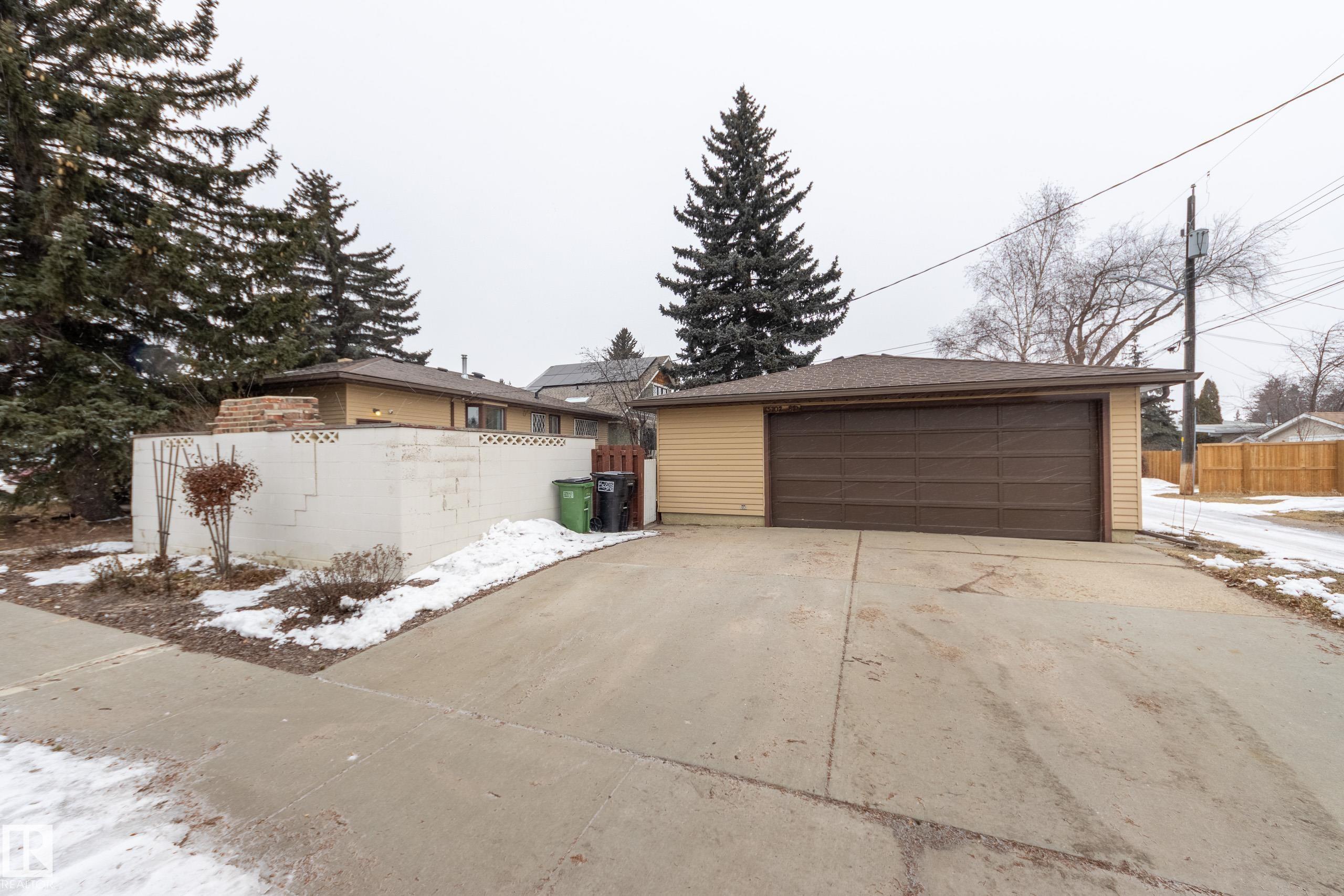 Photo 54 at 15702 89a Avenue NW, Meadowlark Park, Edmonton