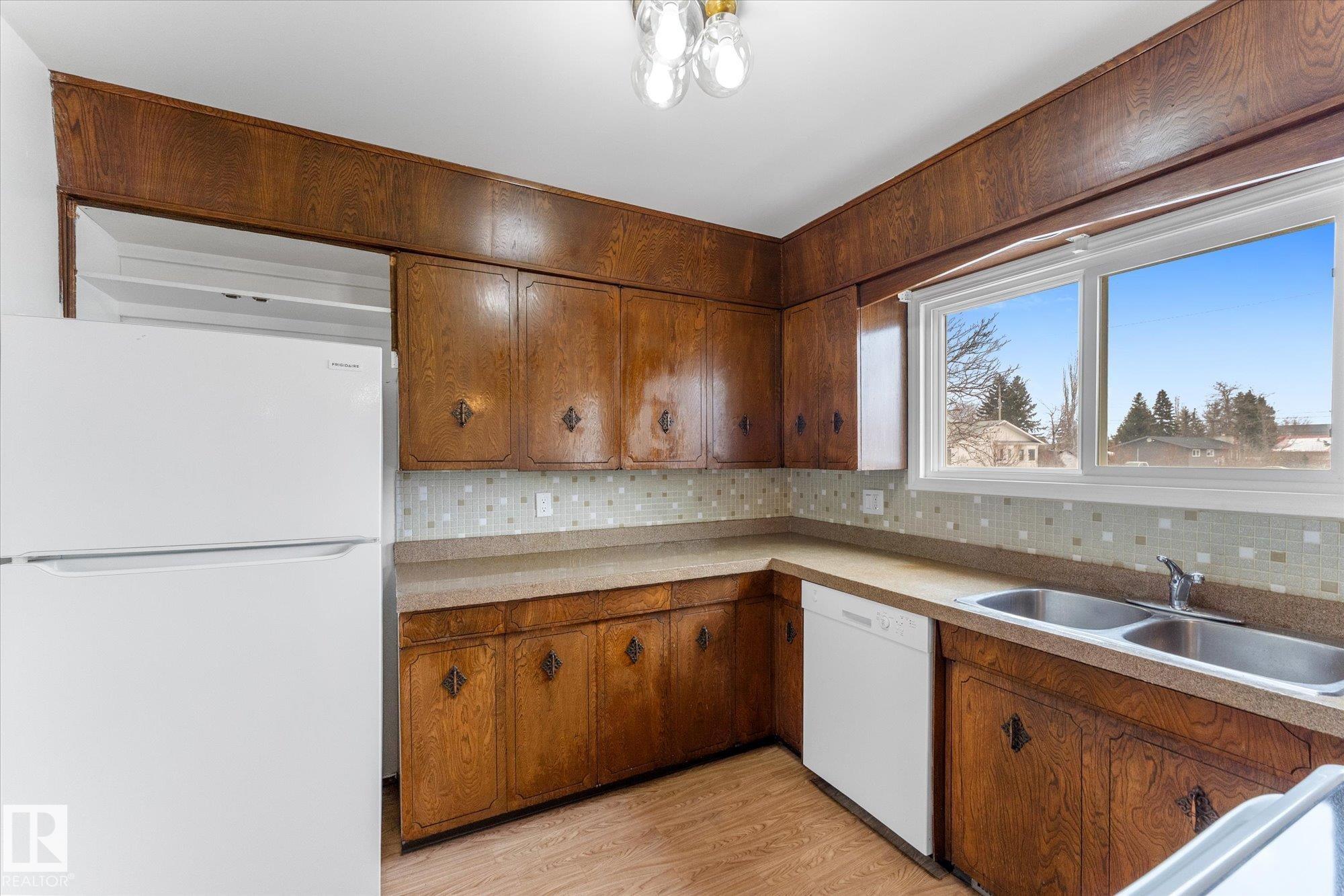 Photo 11 at 4520 54 Avenue, North Telford, Leduc