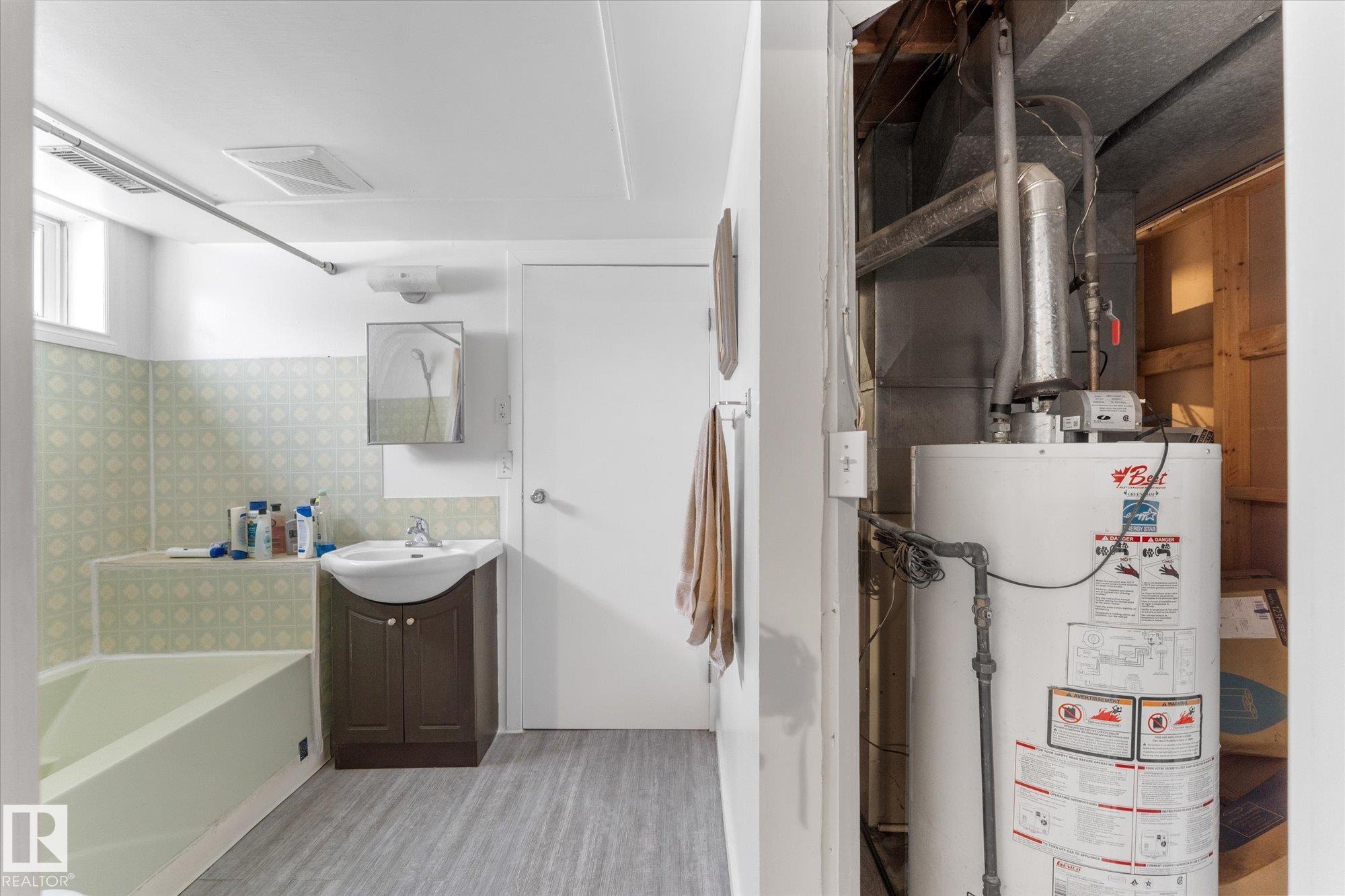 Photo 34 at 4520 54 Avenue, North Telford, Leduc