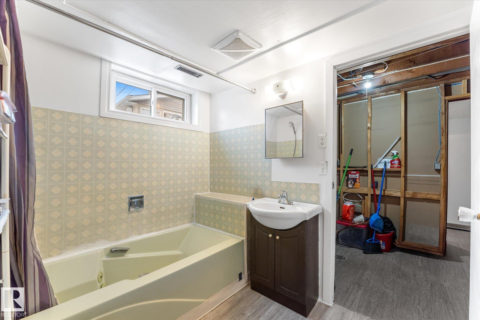 Photo 35 at 4520 54 Avenue, North Telford, Leduc