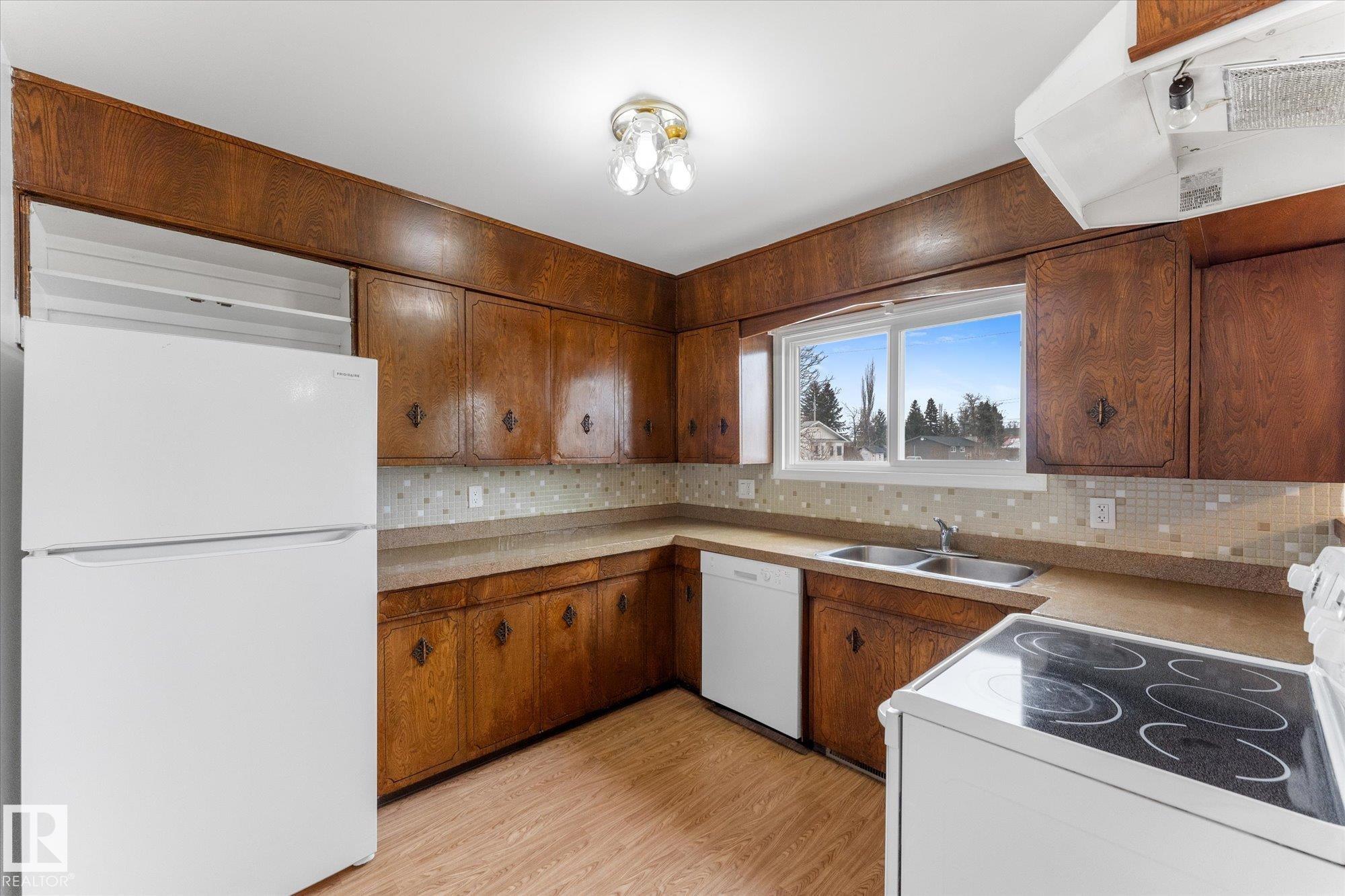 Photo 10 at 4520 54 Avenue, North Telford, Leduc