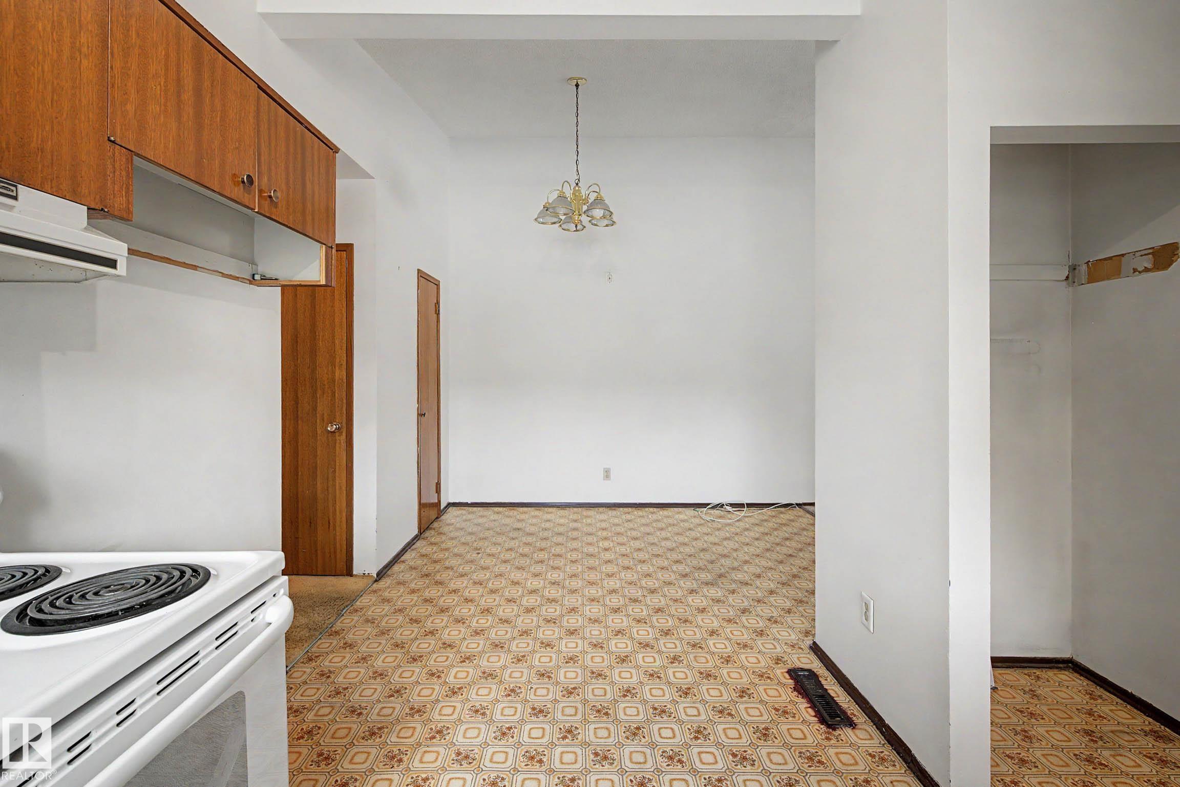 Photo 12 at 13041 82 Street NW, Balwin, Edmonton