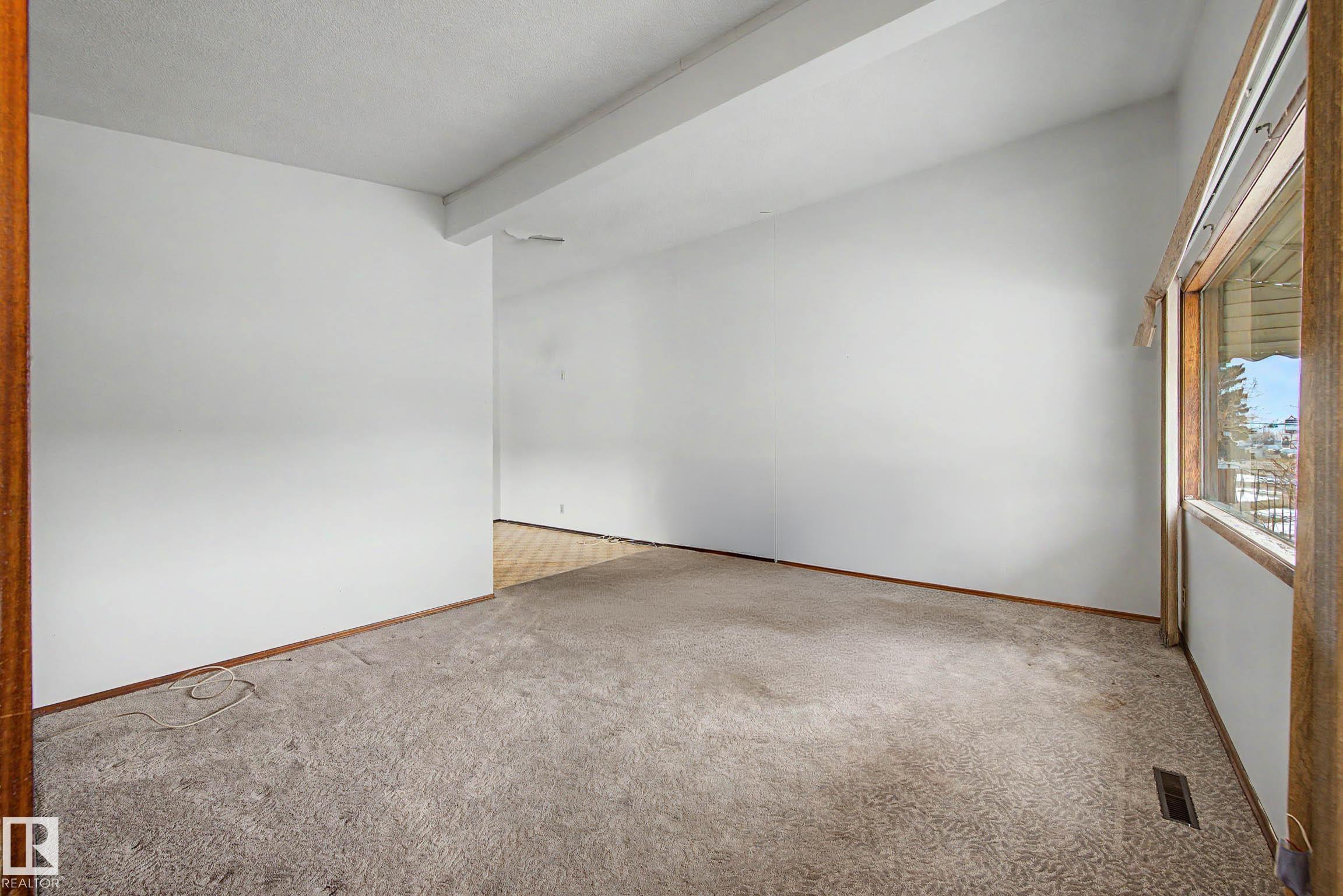 Photo 4 at 13041 82 Street NW, Balwin, Edmonton