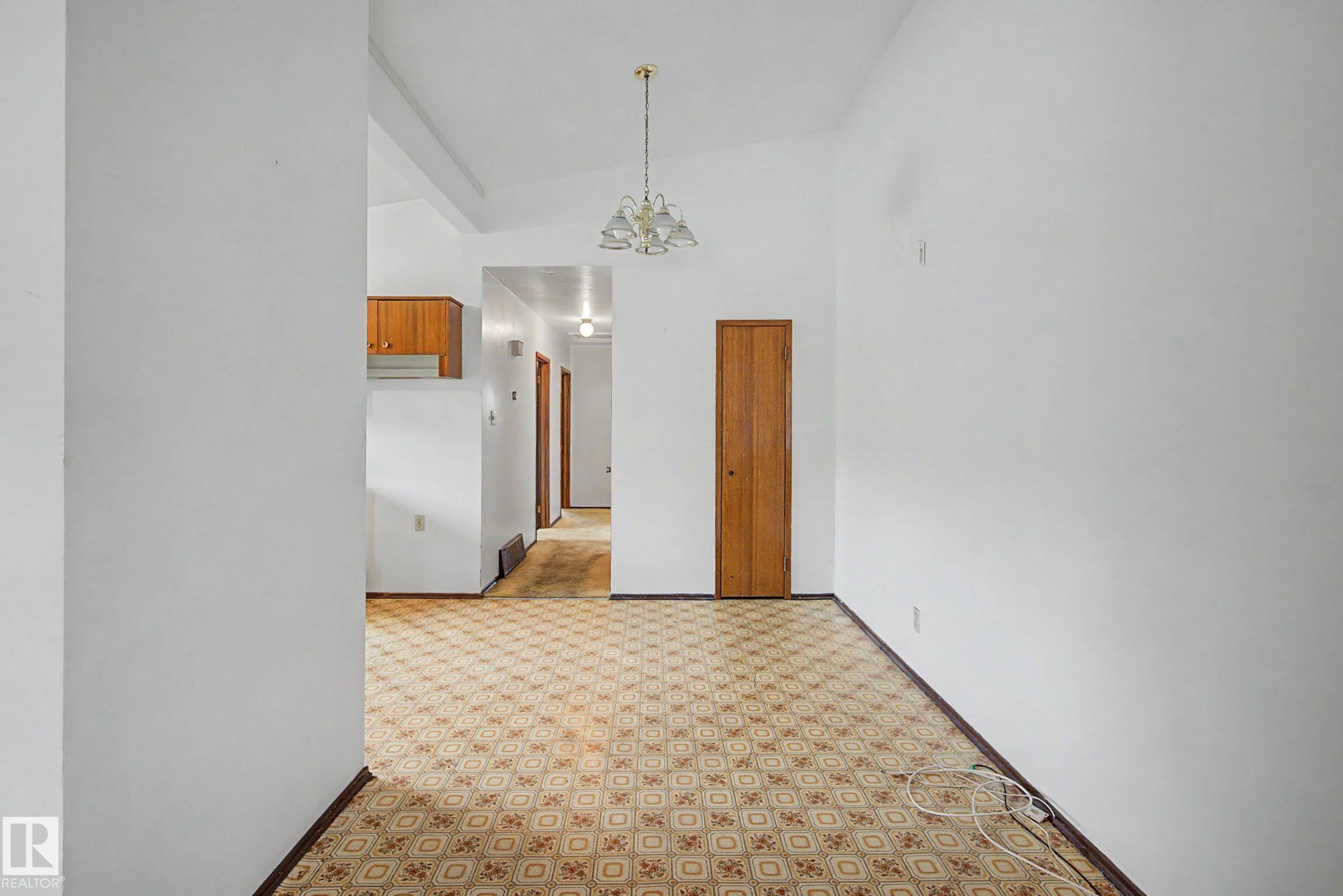 Photo 8 at 13041 82 Street NW, Balwin, Edmonton