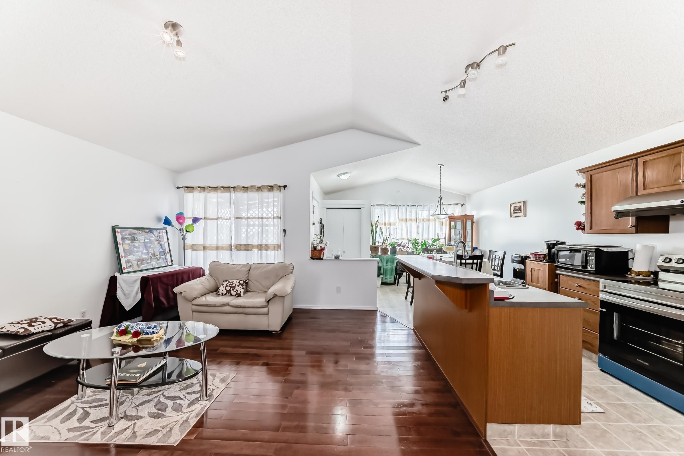 Photo 7 at 15112 139 Street NW, Cumberland, Edmonton