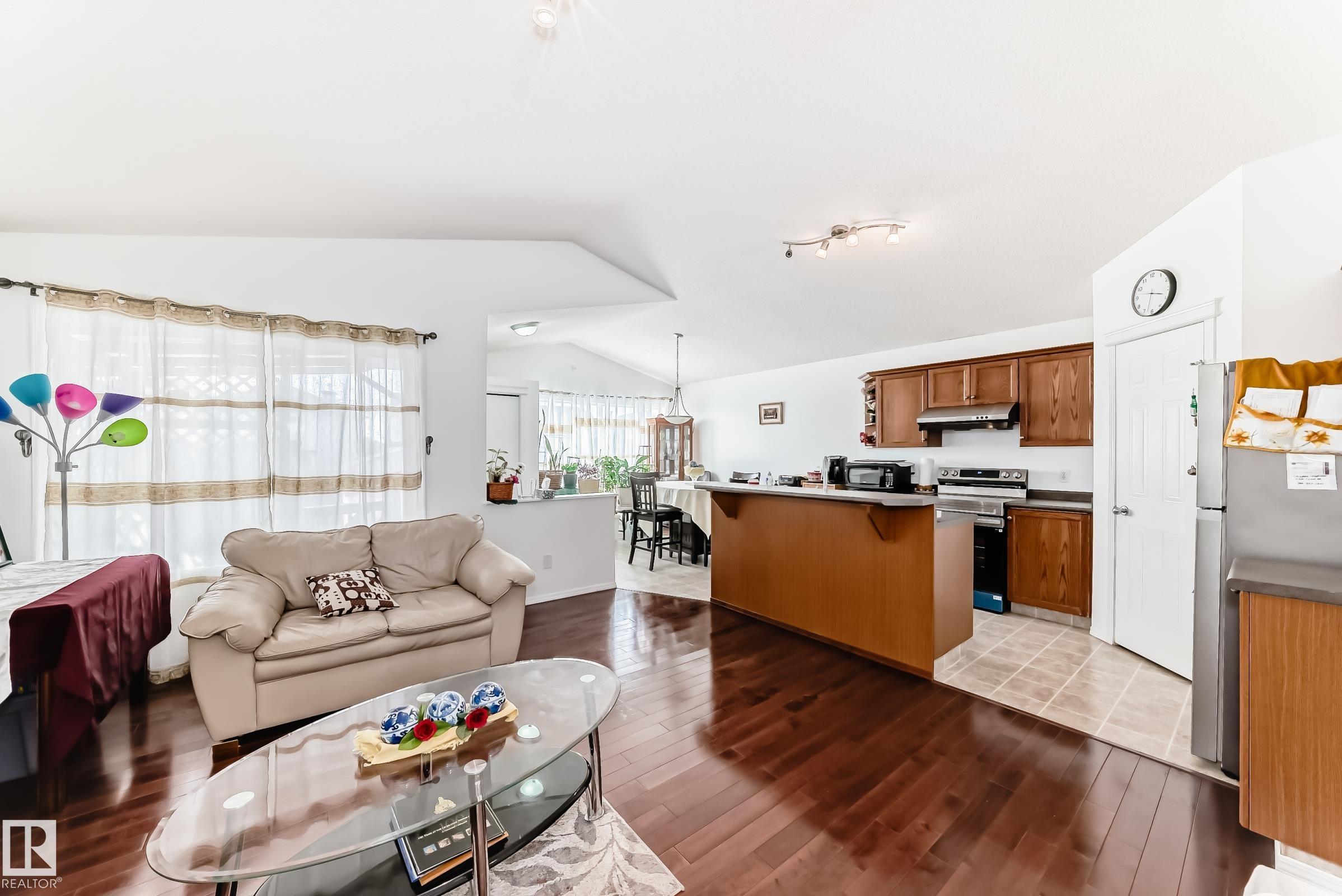 Photo 8 at 15112 139 Street NW, Cumberland, Edmonton