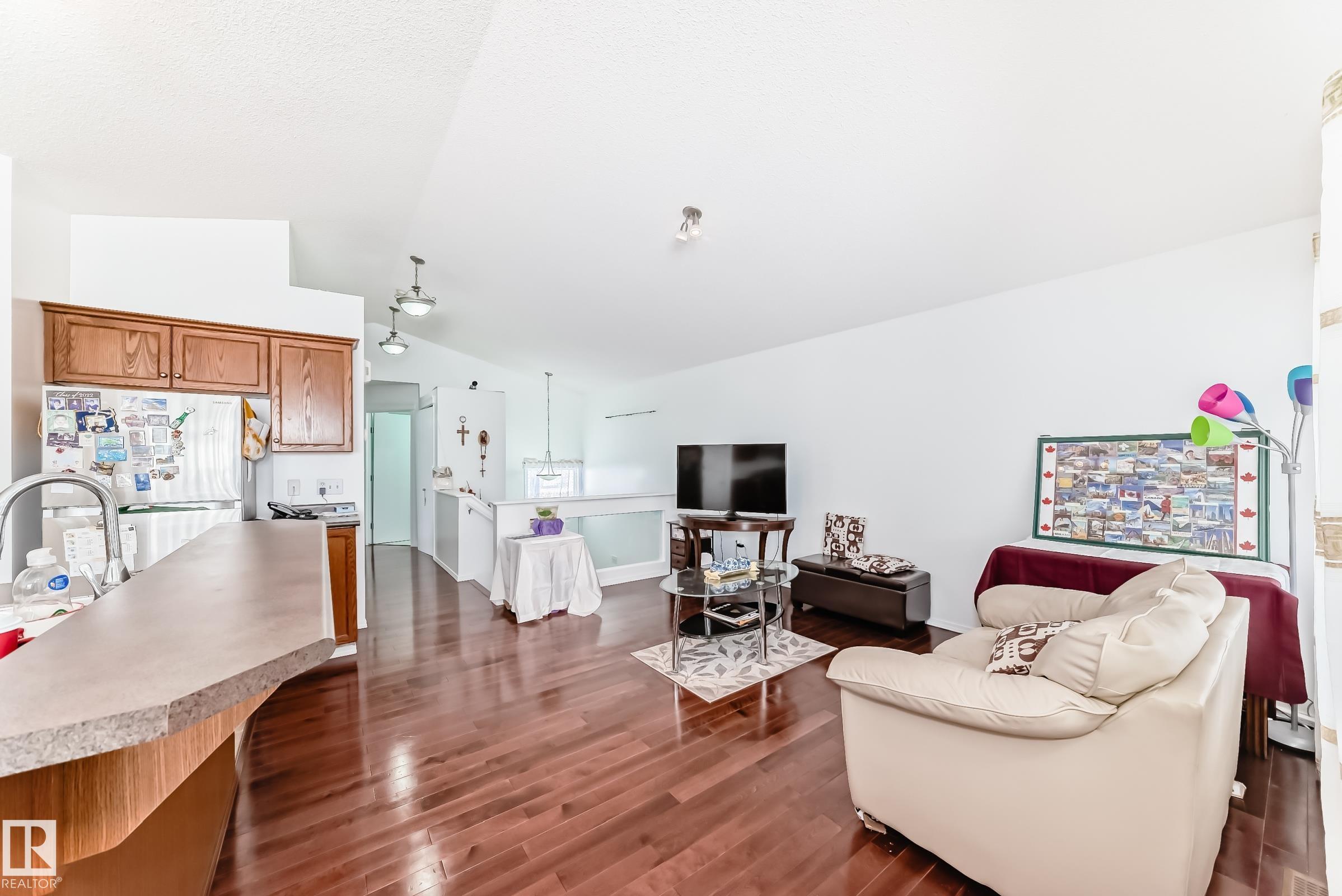 Photo 10 at 15112 139 Street NW, Cumberland, Edmonton