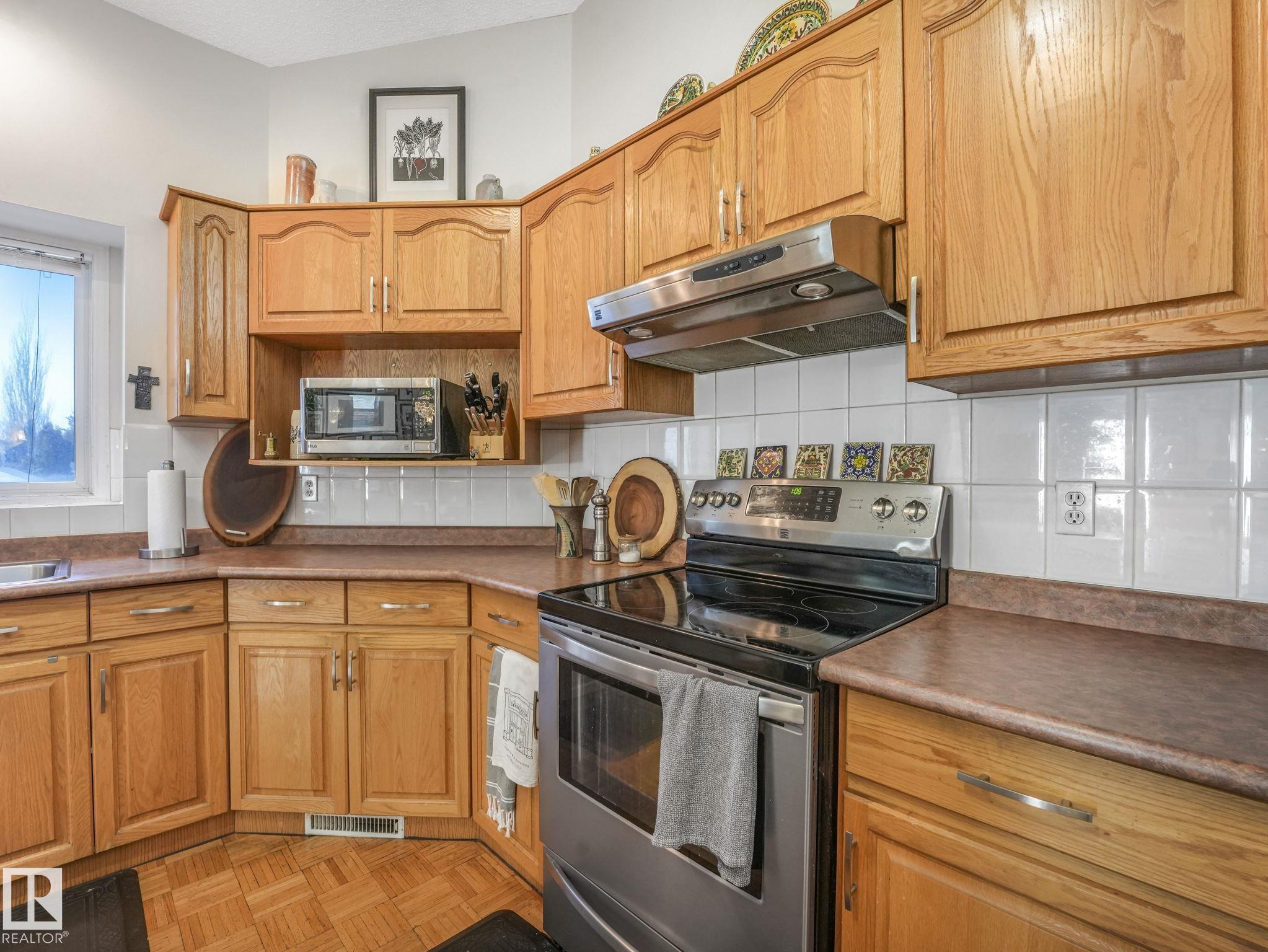 Photo 11 at 308 Beringer Crescent NW, Breckenridge Greens, Edmonton