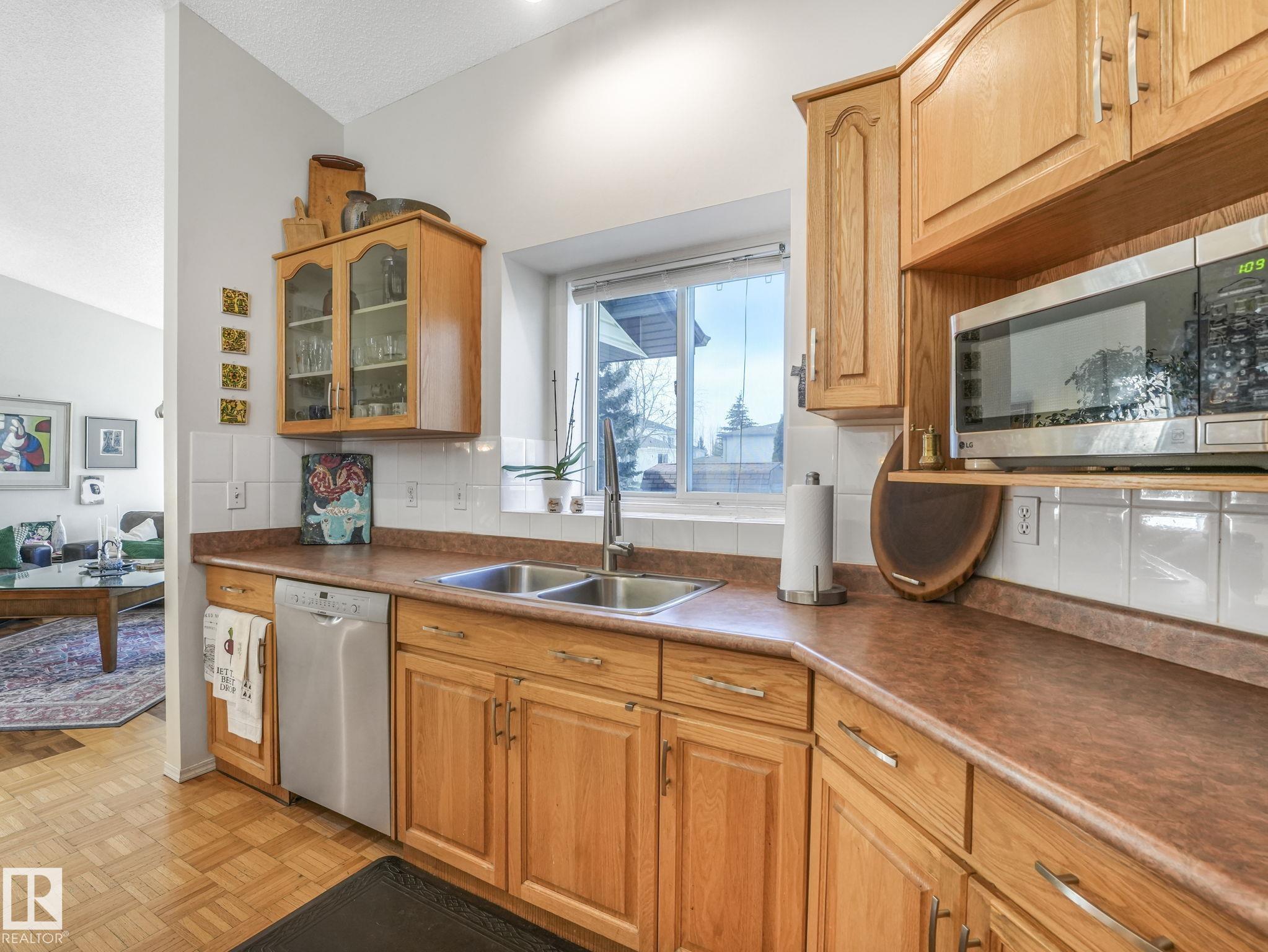 Photo 12 at 308 Beringer Crescent NW, Breckenridge Greens, Edmonton