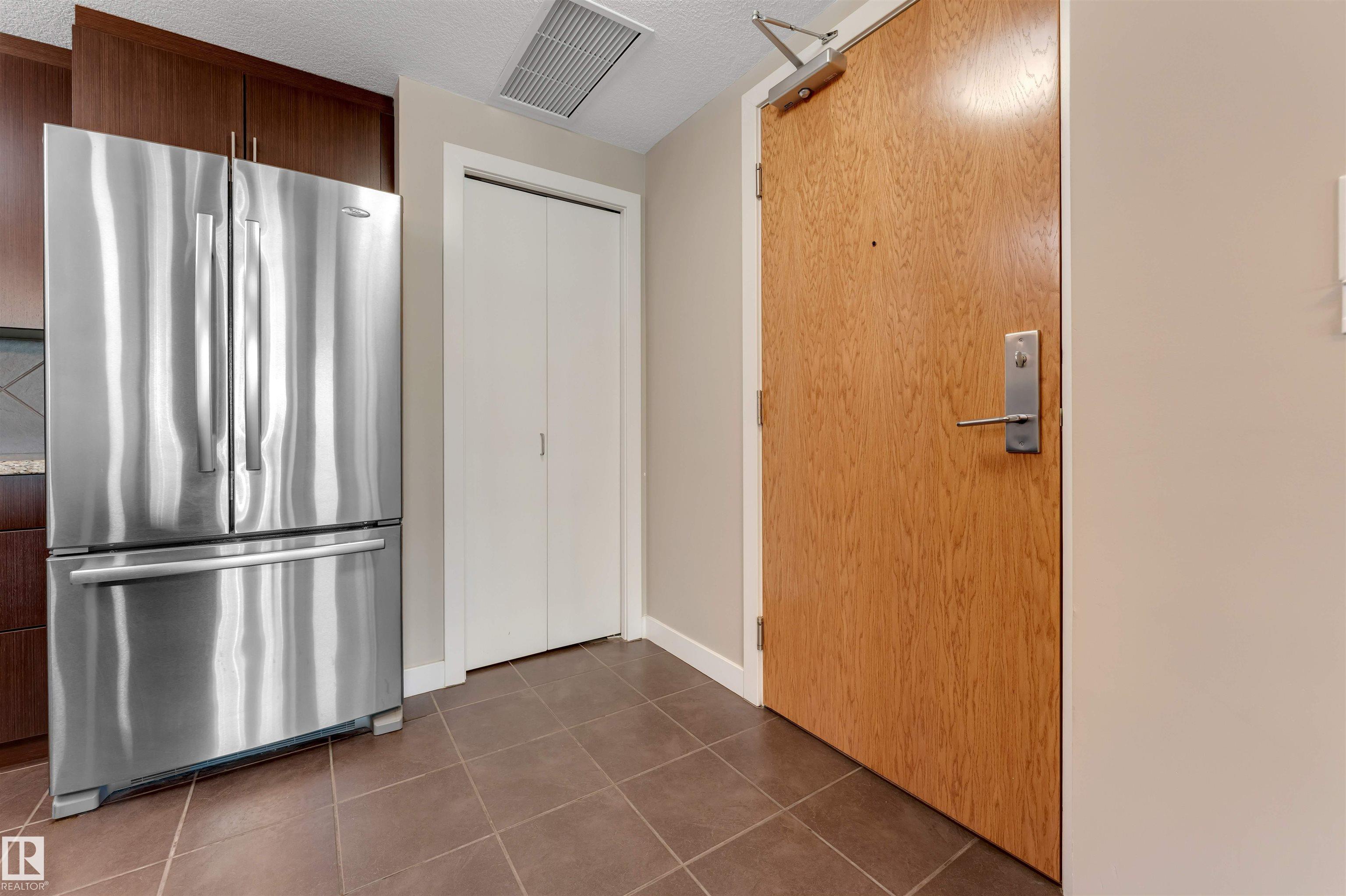 Photo 9 at 807 - 10055 118 Street NW, Wîhkwêntôwin, Edmonton