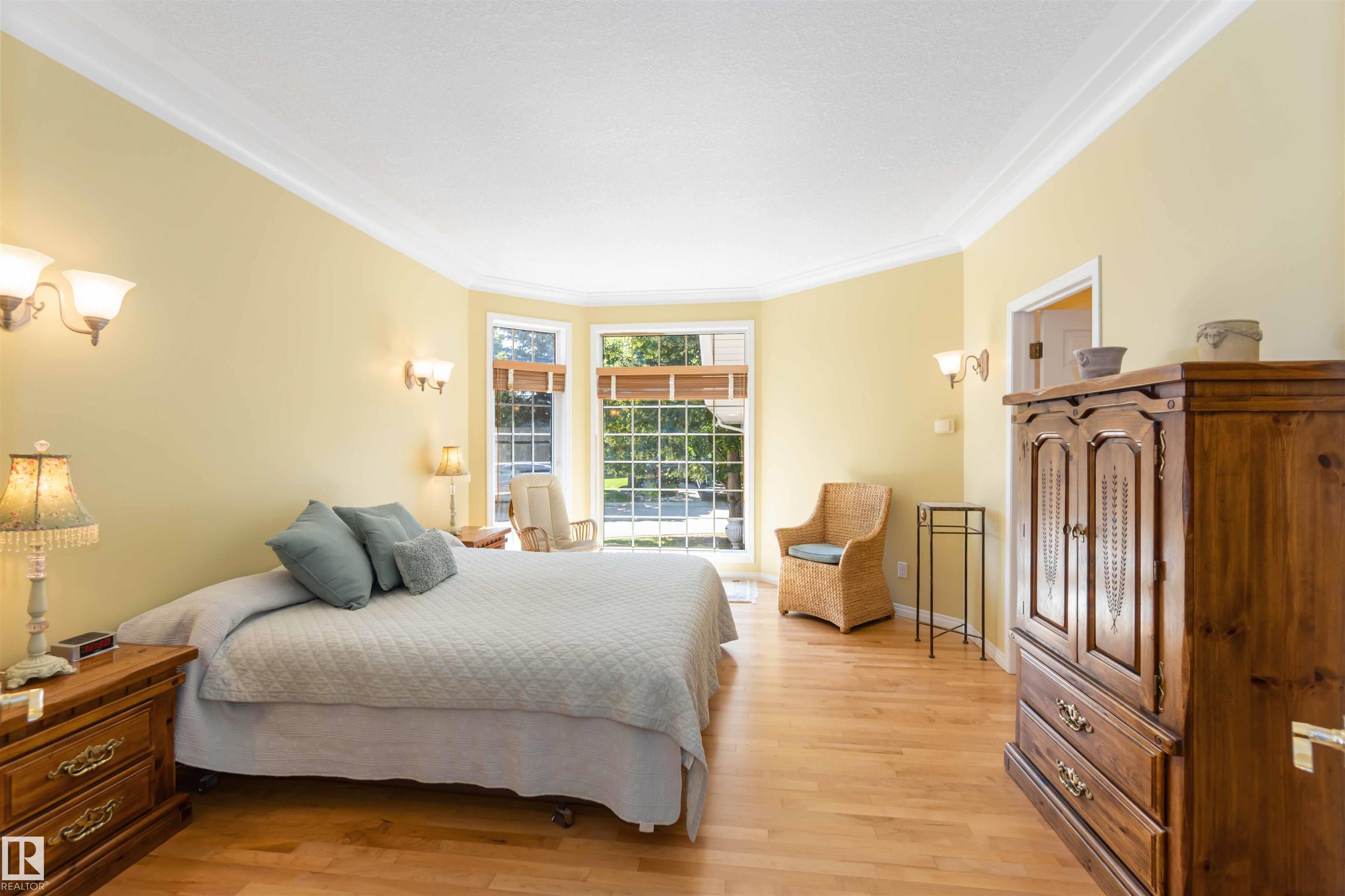 Photo 11 at 8 Butterworth point(e) NW, Bulyea Heights, Edmonton