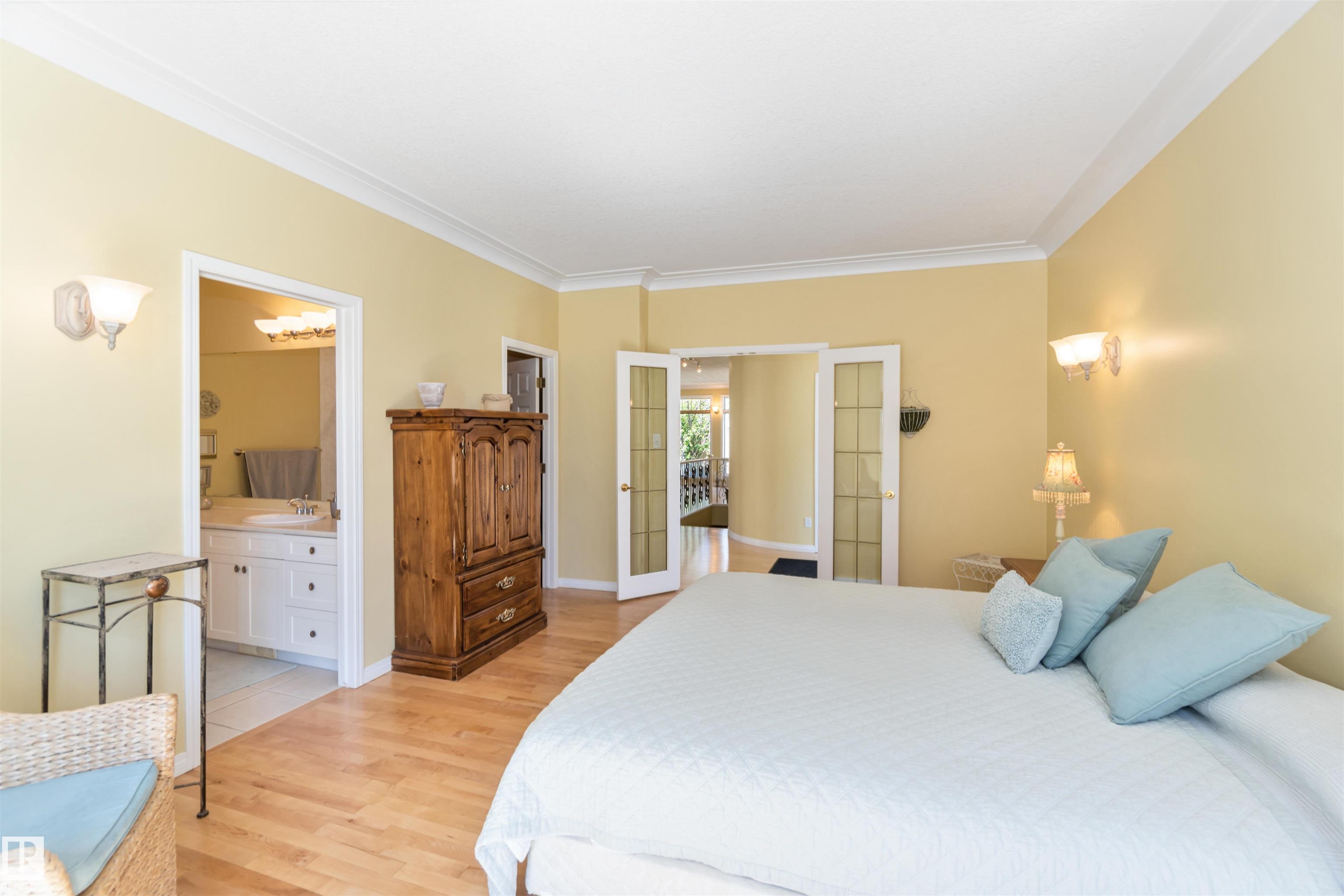 Photo 13 at 8 Butterworth point(e) NW, Bulyea Heights, Edmonton