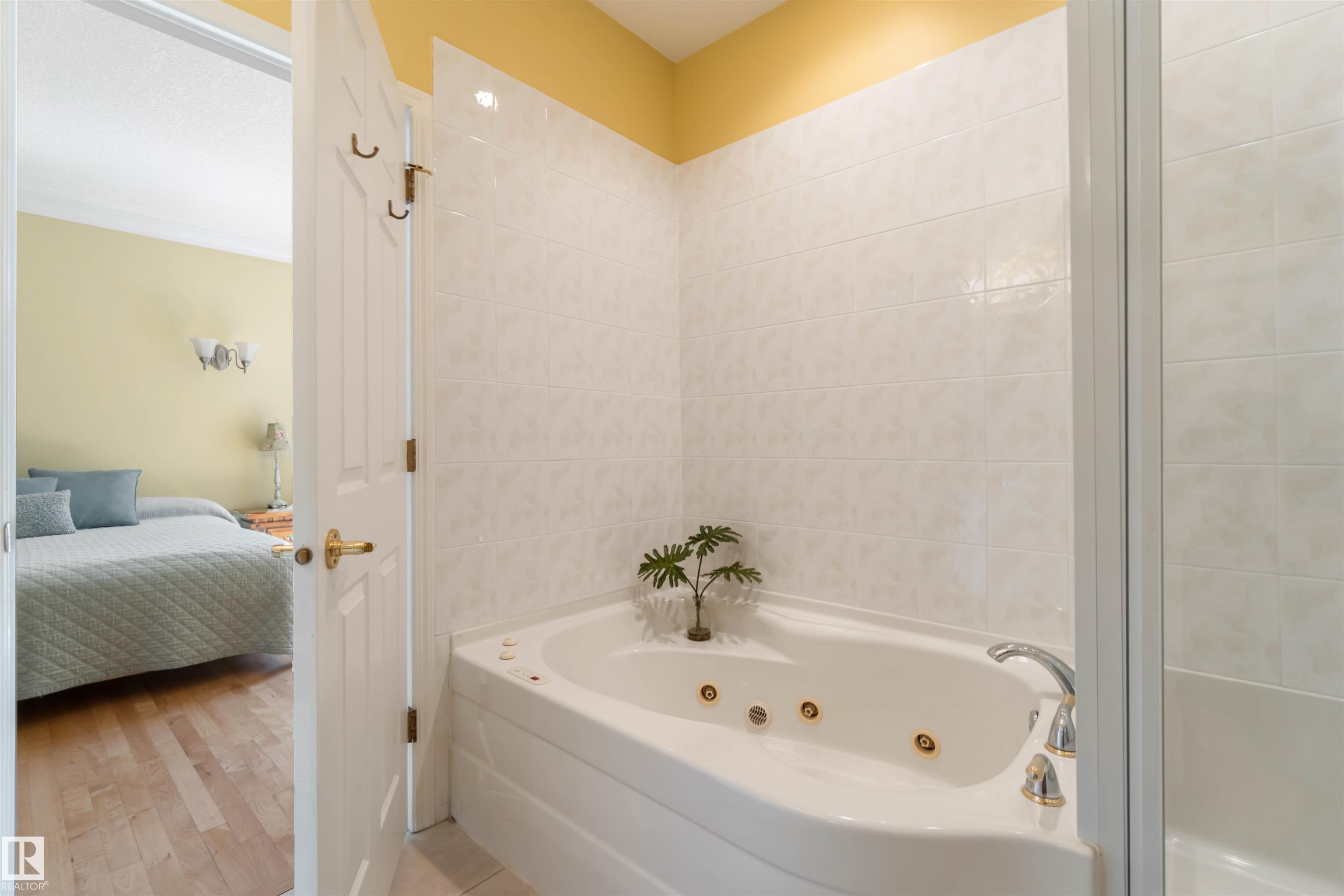 Photo 14 at 8 Butterworth point(e) NW, Bulyea Heights, Edmonton