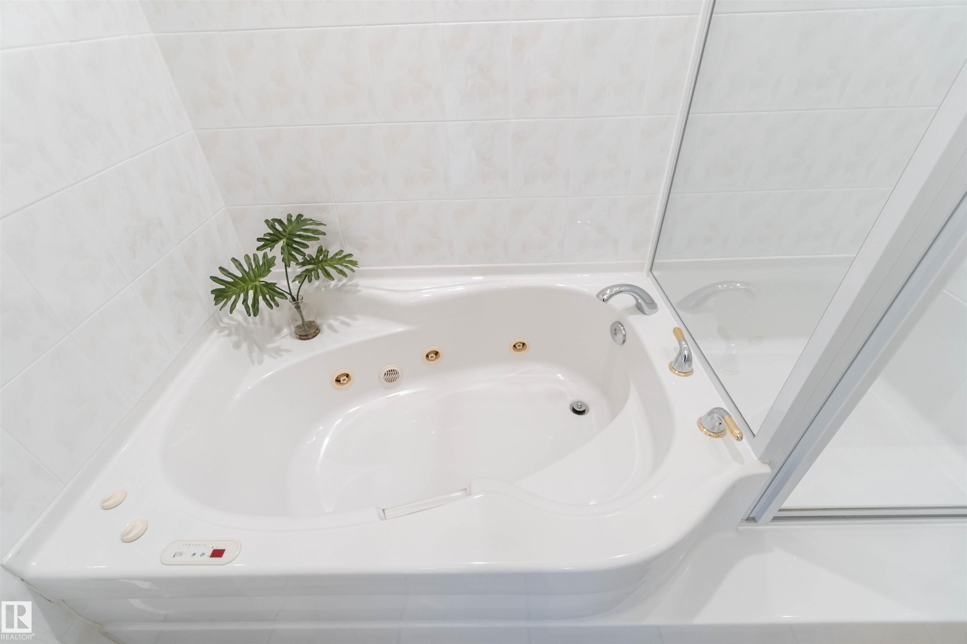 Photo 15 at 8 Butterworth point(e) NW, Bulyea Heights, Edmonton