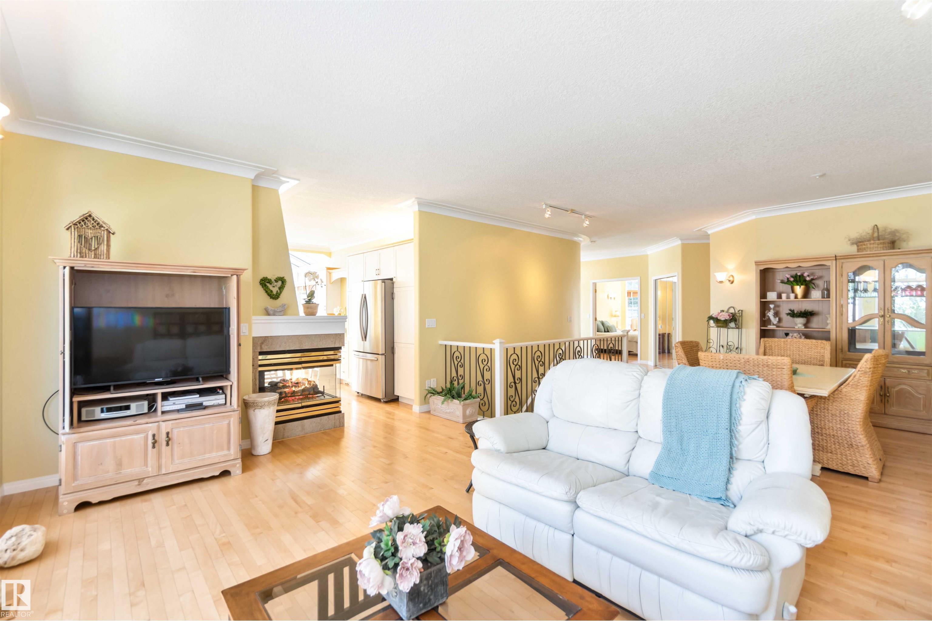 Photo 22 at 8 Butterworth point(e) NW, Bulyea Heights, Edmonton