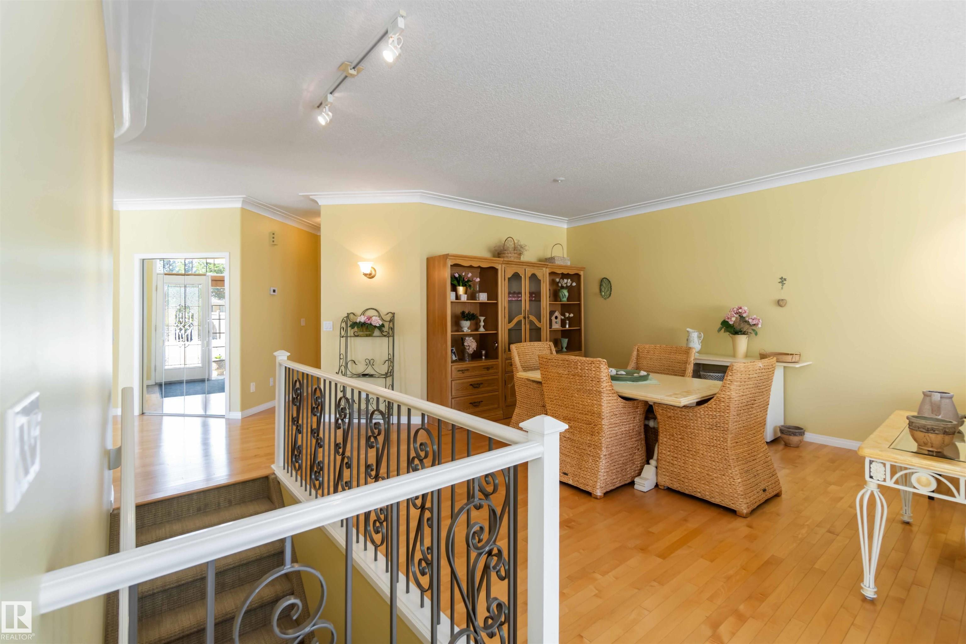 Photo 32 at 8 Butterworth point(e) NW, Bulyea Heights, Edmonton