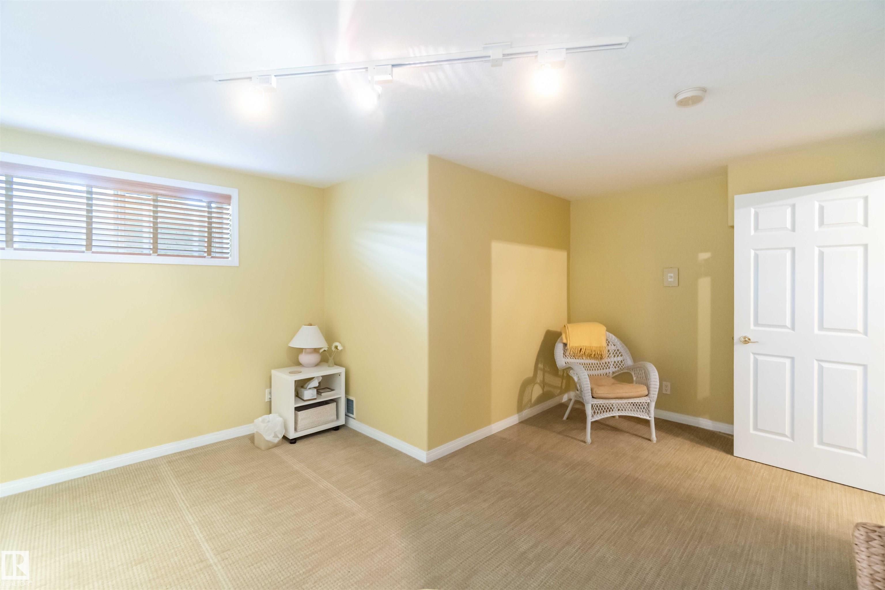 Photo 37 at 8 Butterworth point(e) NW, Bulyea Heights, Edmonton