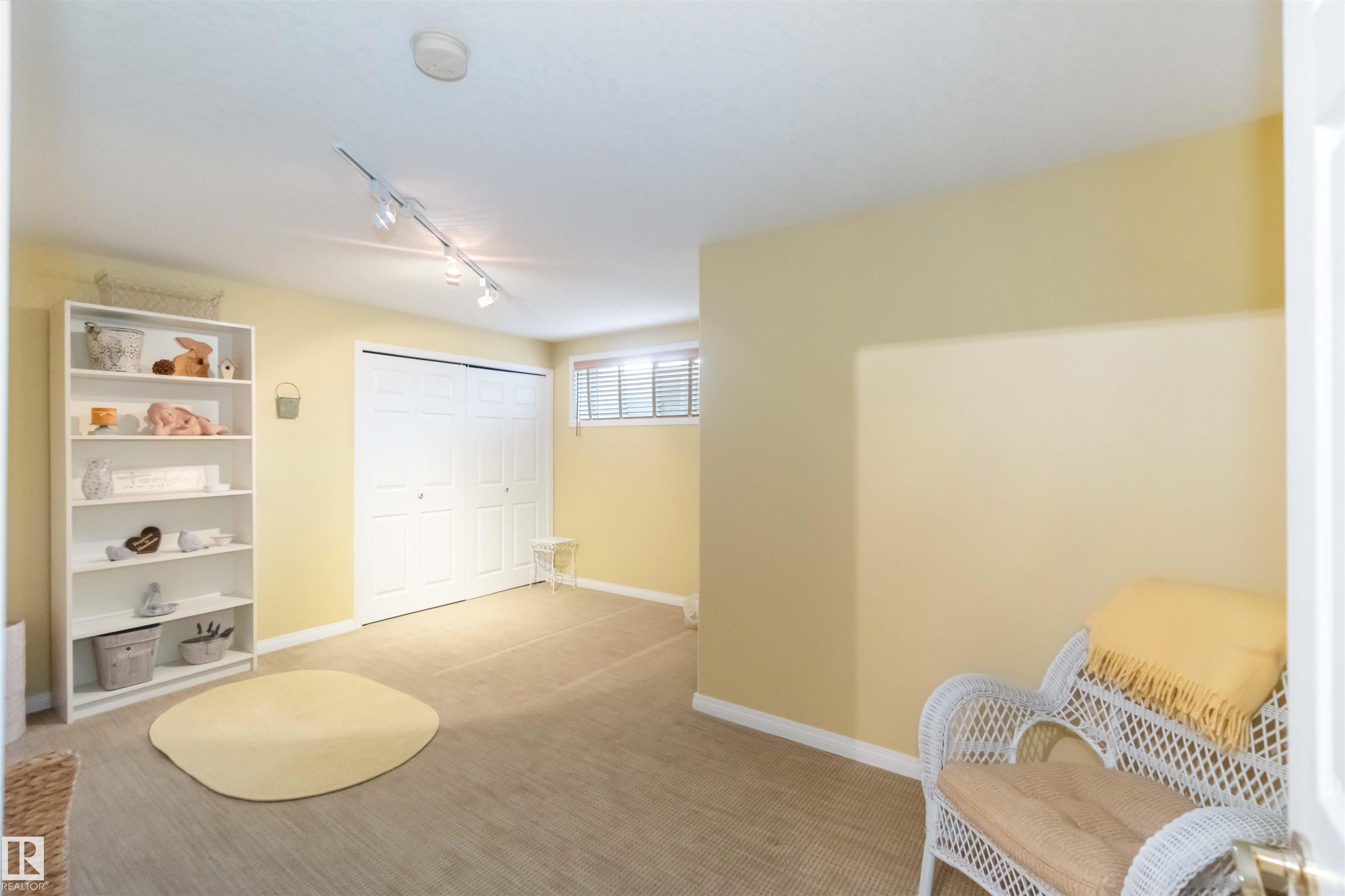 Photo 38 at 8 Butterworth point(e) NW, Bulyea Heights, Edmonton