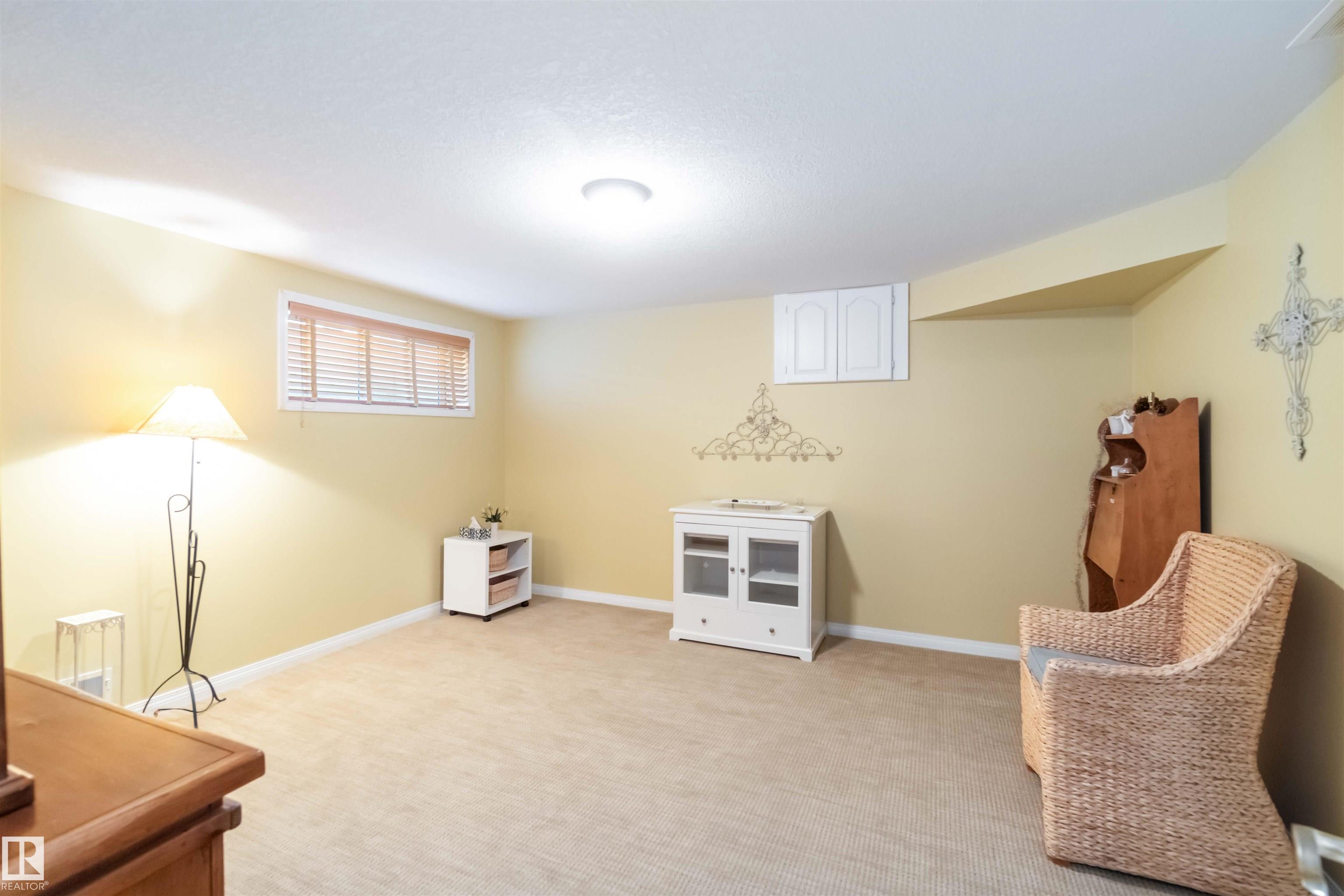 Photo 39 at 8 Butterworth point(e) NW, Bulyea Heights, Edmonton