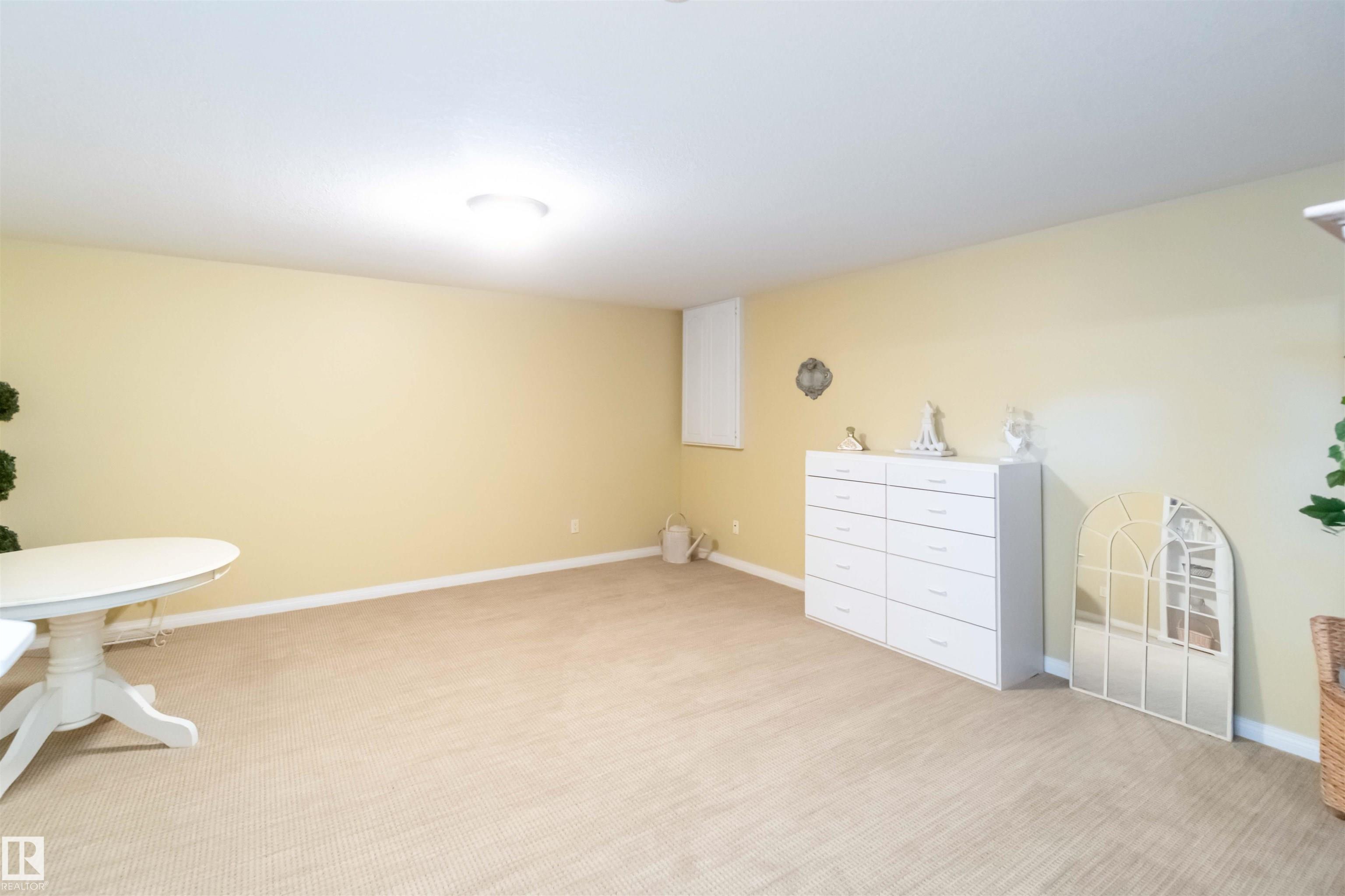 Photo 41 at 8 Butterworth point(e) NW, Bulyea Heights, Edmonton