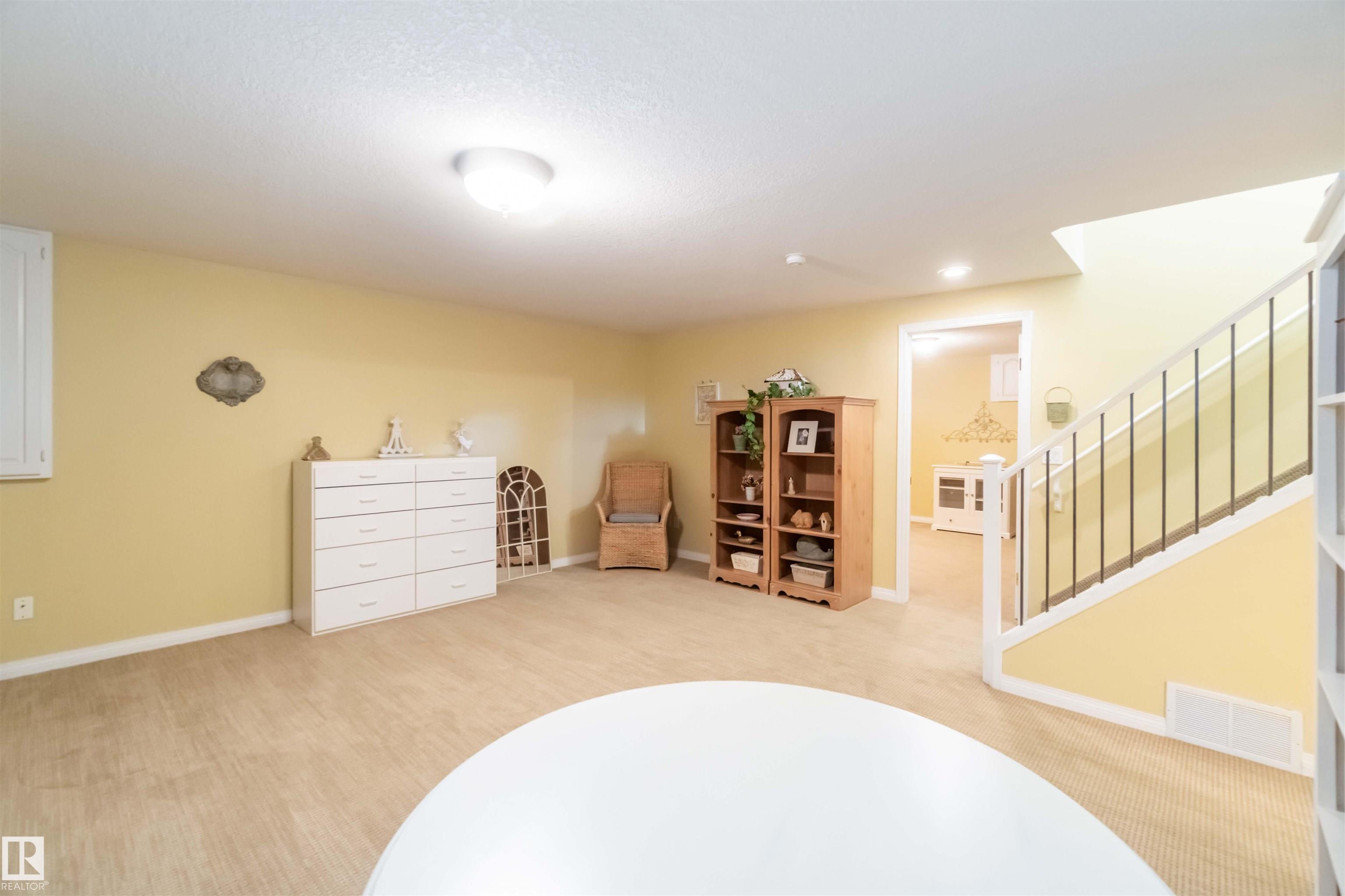 Photo 42 at 8 Butterworth point(e) NW, Bulyea Heights, Edmonton