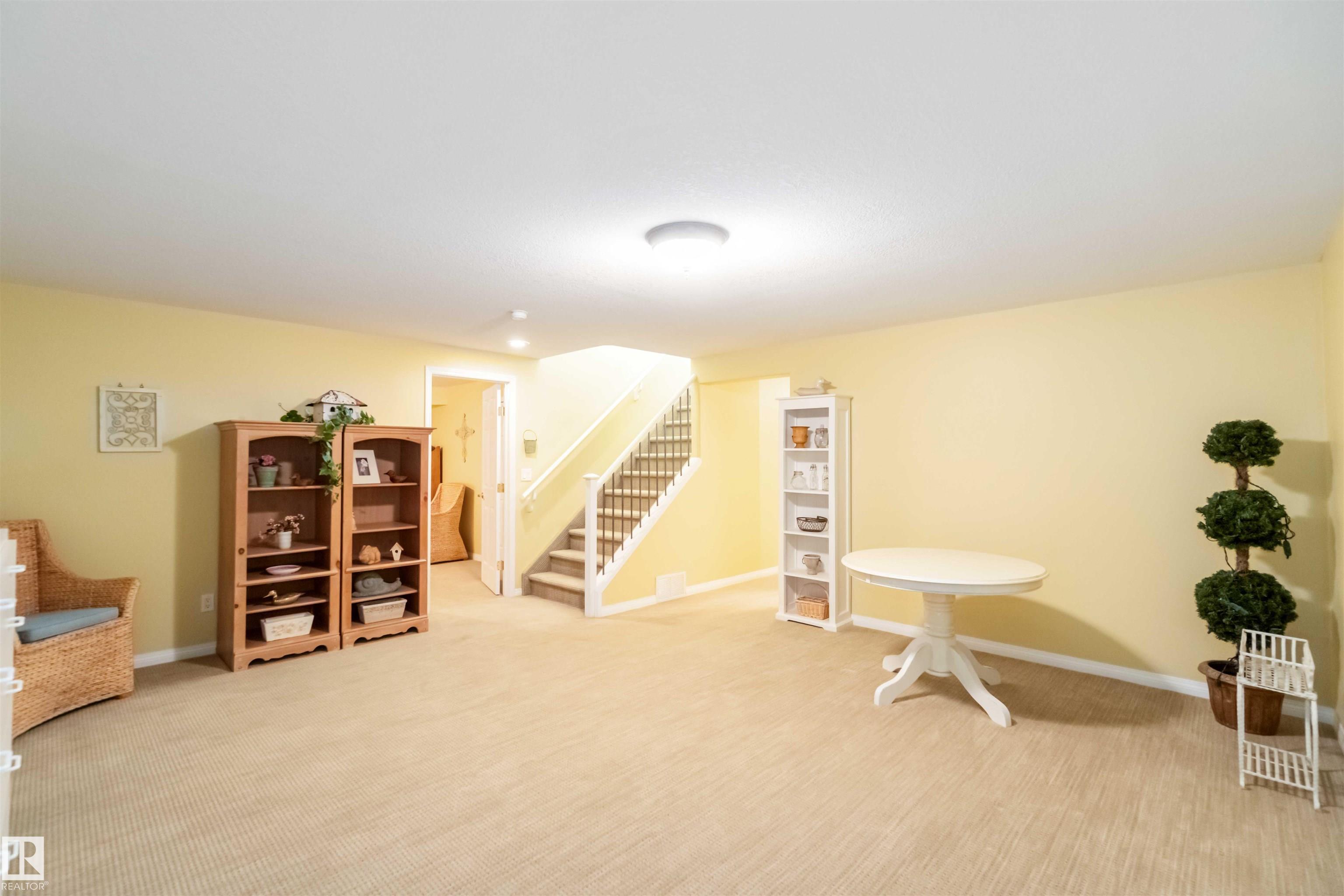 Photo 43 at 8 Butterworth point(e) NW, Bulyea Heights, Edmonton