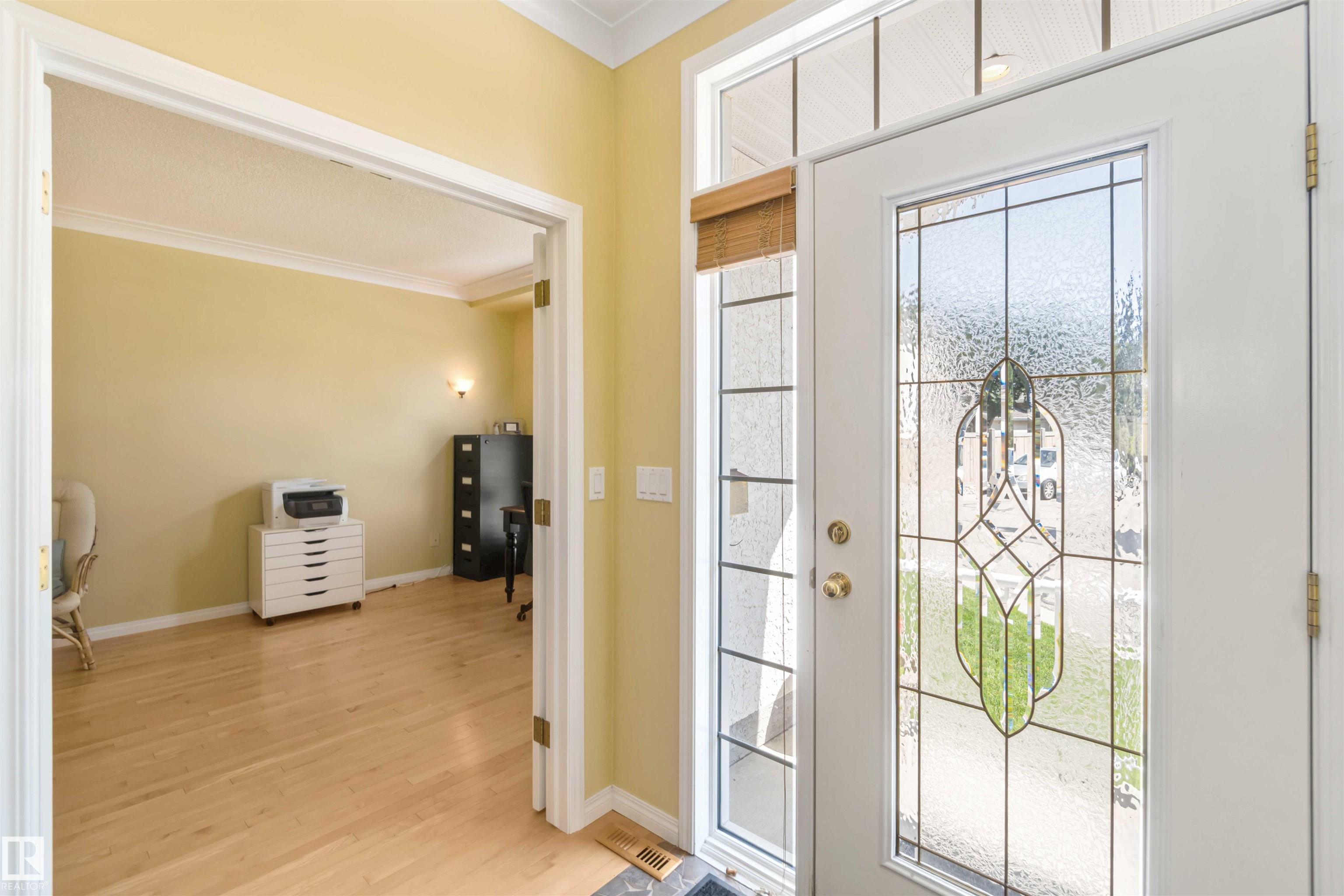 Photo 6 at 8 Butterworth point(e) NW, Bulyea Heights, Edmonton