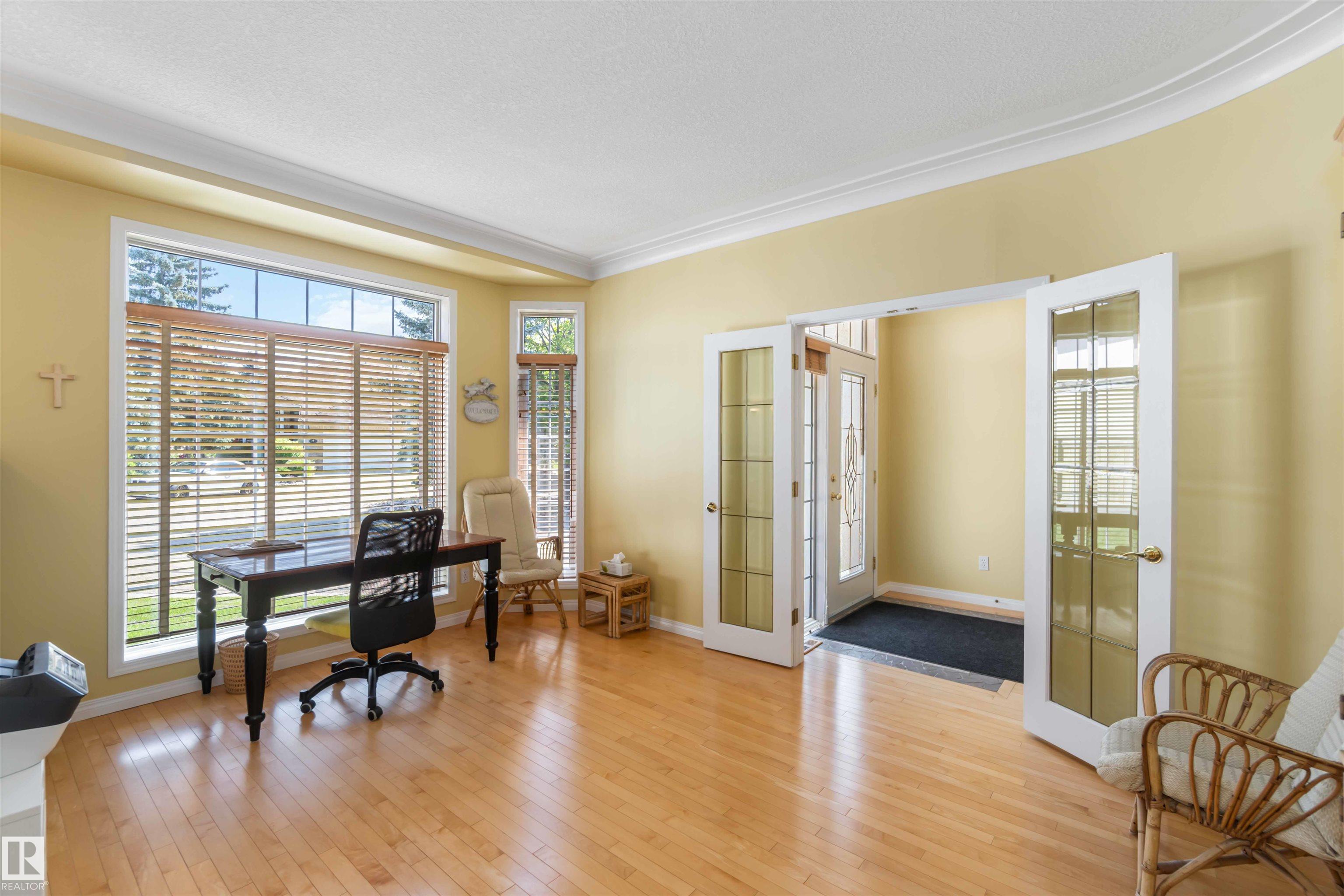 Photo 8 at 8 Butterworth point(e) NW, Bulyea Heights, Edmonton