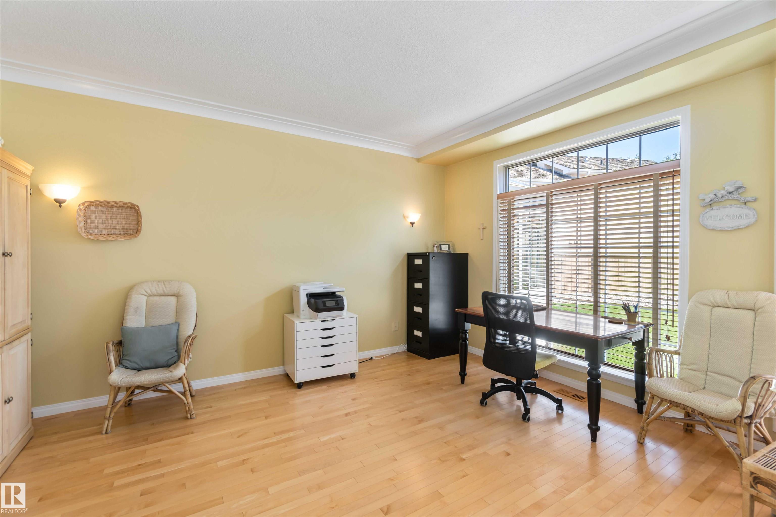 Photo 9 at 8 Butterworth point(e) NW, Bulyea Heights, Edmonton