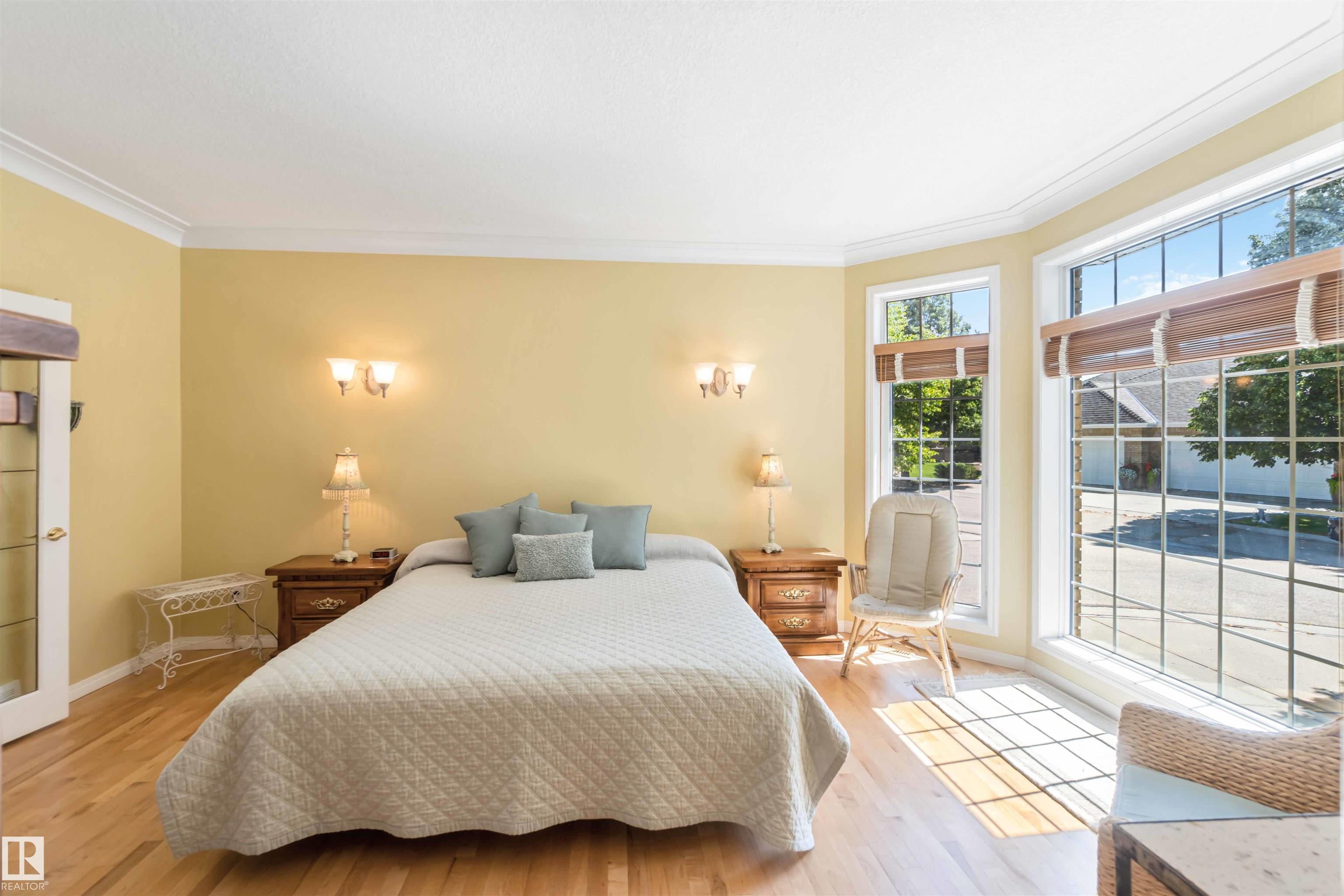 Photo 10 at 8 Butterworth point(e) NW, Bulyea Heights, Edmonton