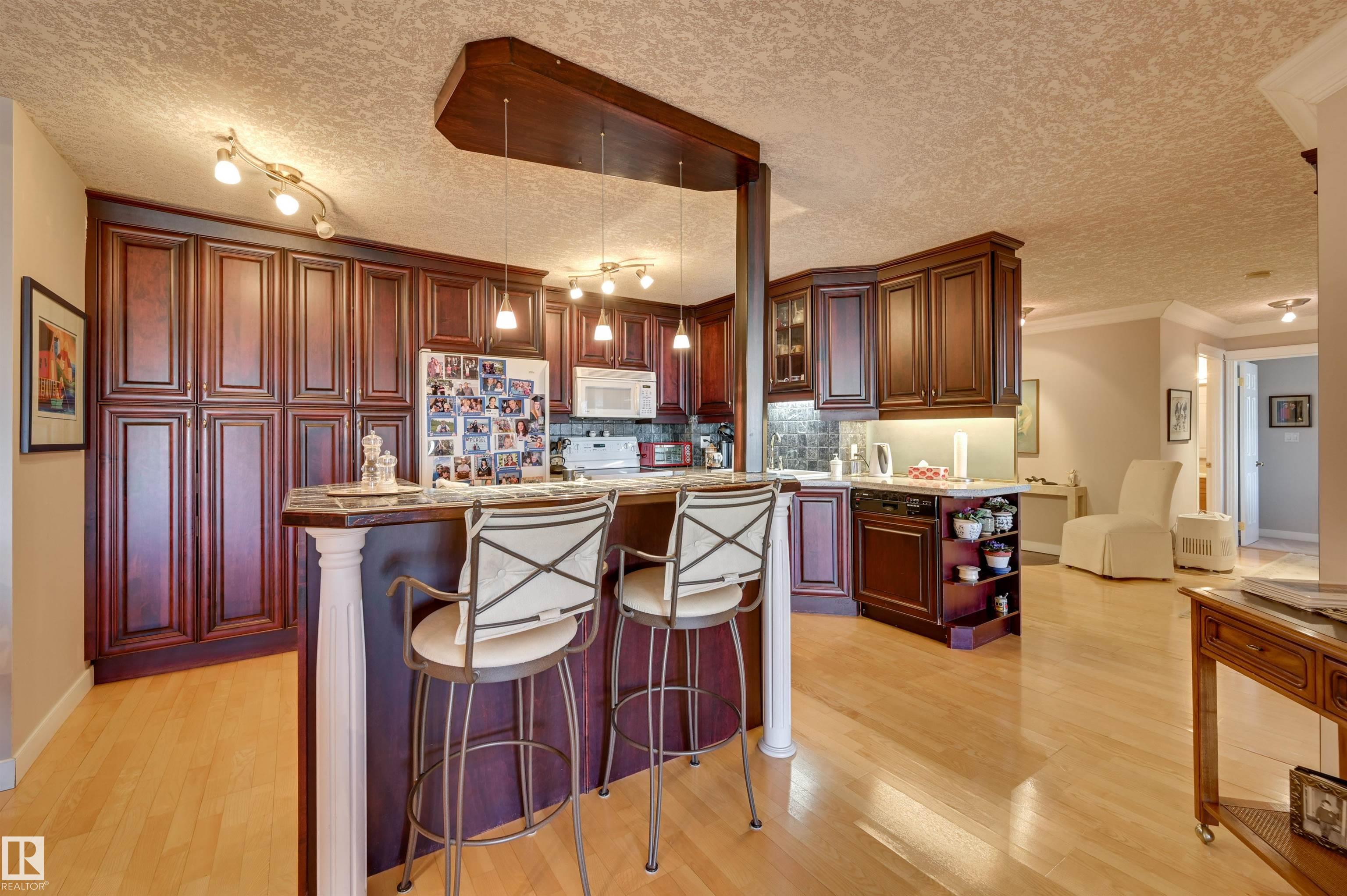 Photo 11 at 1102 - 11503 100 Avenue NW, Wîhkwêntôwin, Edmonton