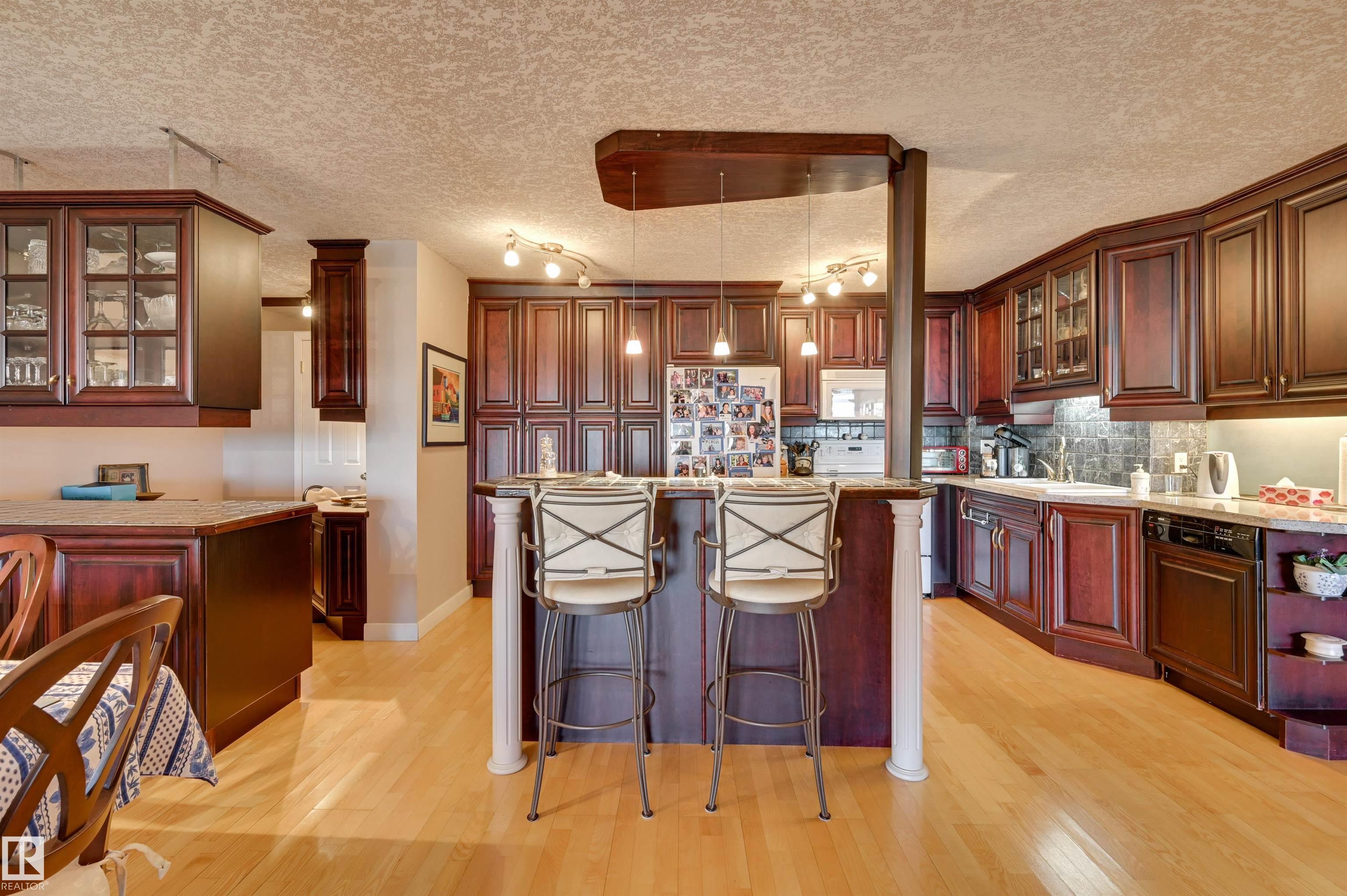 Photo 10 at 1102 - 11503 100 Avenue NW, Wîhkwêntôwin, Edmonton