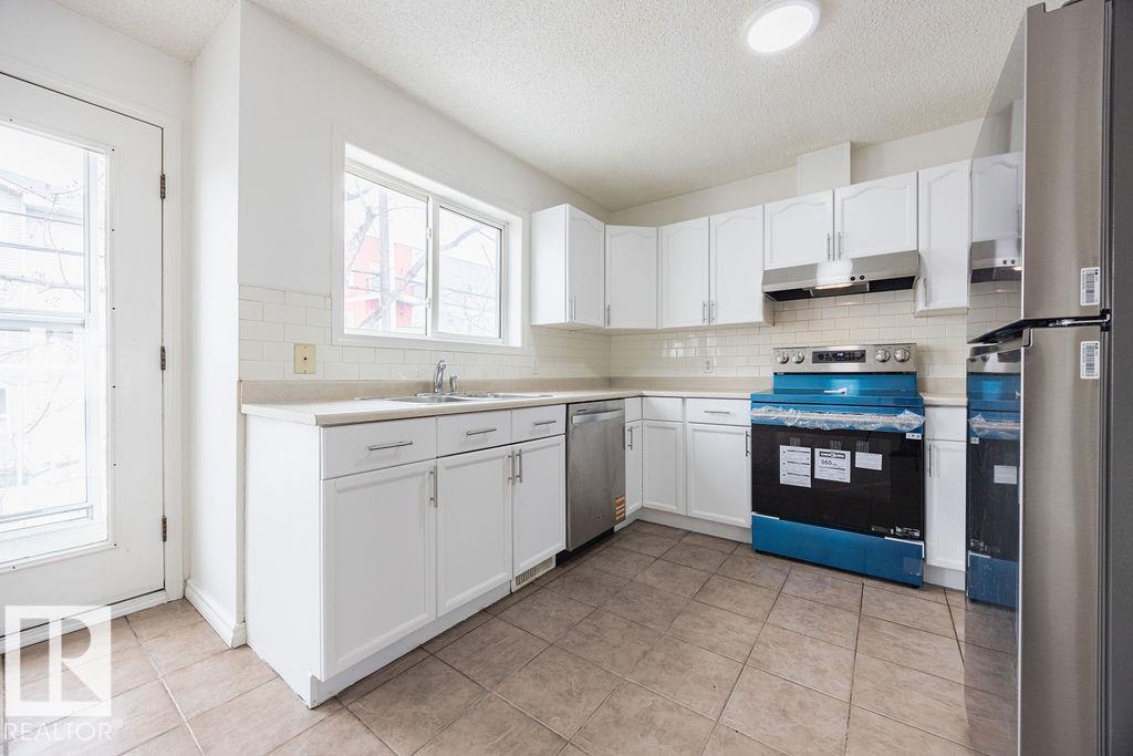 Photo 6 at 7 - 11718 97 Street NW, Spruce Avenue, Edmonton