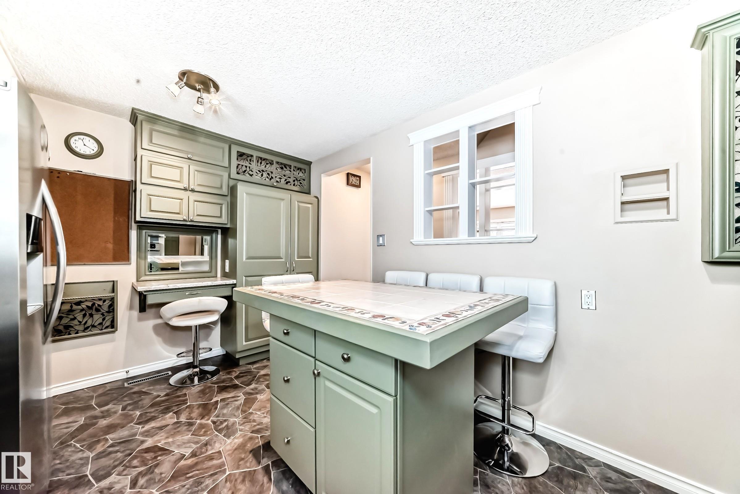 Photo 9 at 13222 83 Street NW, Glengarry, Edmonton