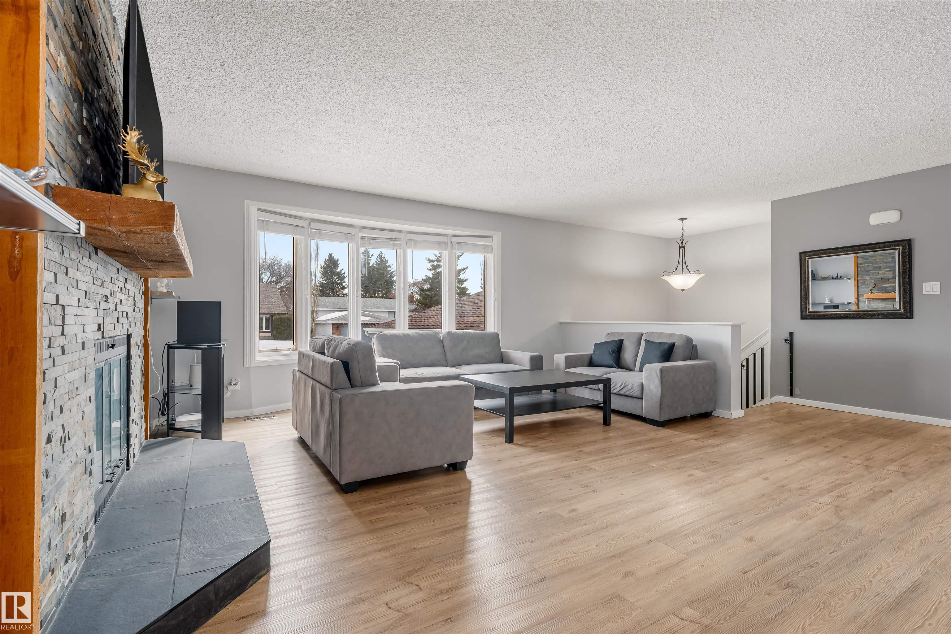 Photo 6 at 2437 89 Street NW, Meyonohk, Edmonton