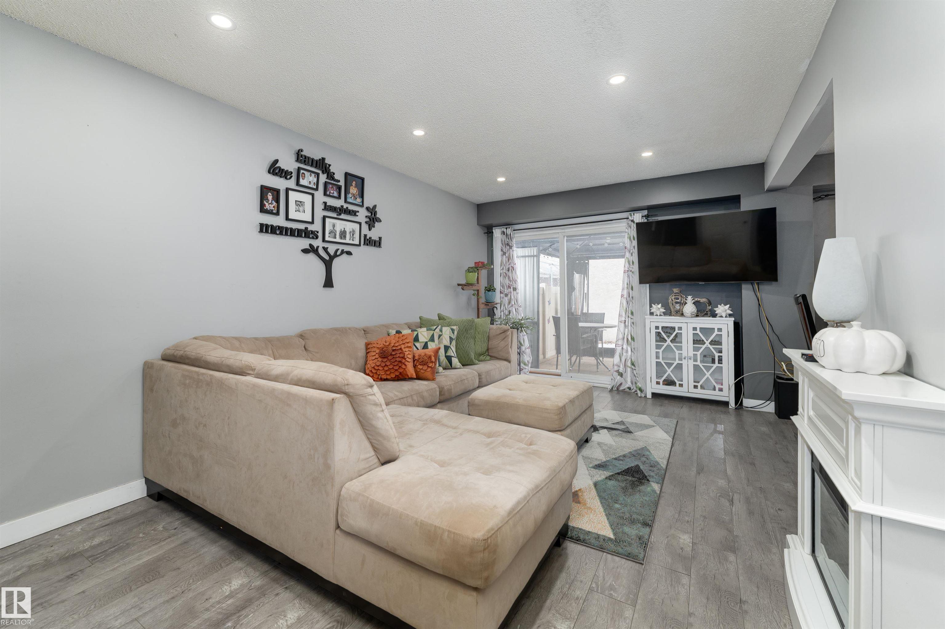 Photo 6 at 110 Centennial crest NW, Britannia Youngstown, Edmonton