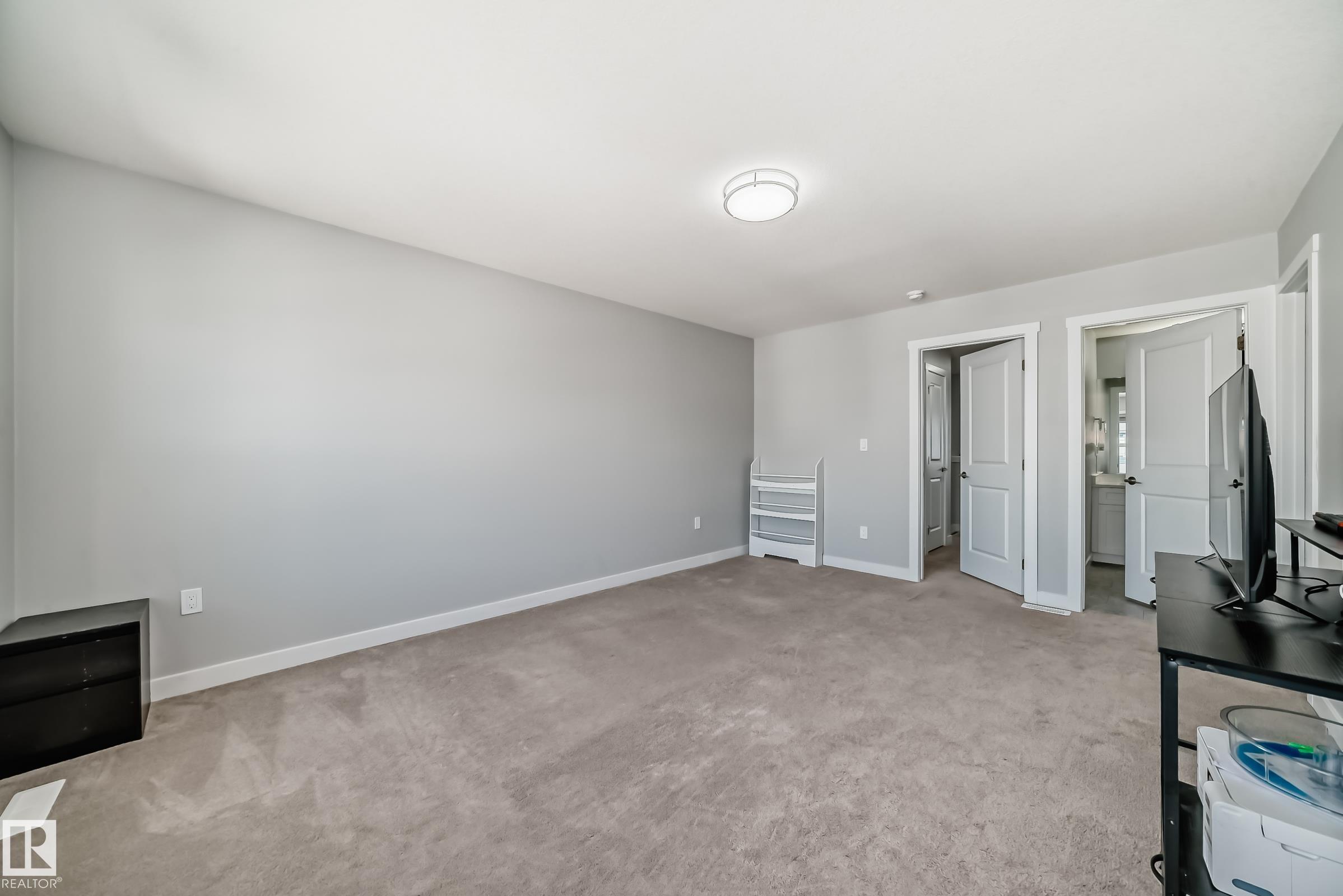https://zimg.paragon.ice.com/ParagonImages/Property/PM/RAE/225393596/28/0/0/2ad47e981e10527adcc489f1b1d177f8/1/d51430fe783ffb7e35d39cb95b139e1c/225393596-6e85feb1-fc65-41cd-a98e-7d9bf3fef428.JPG