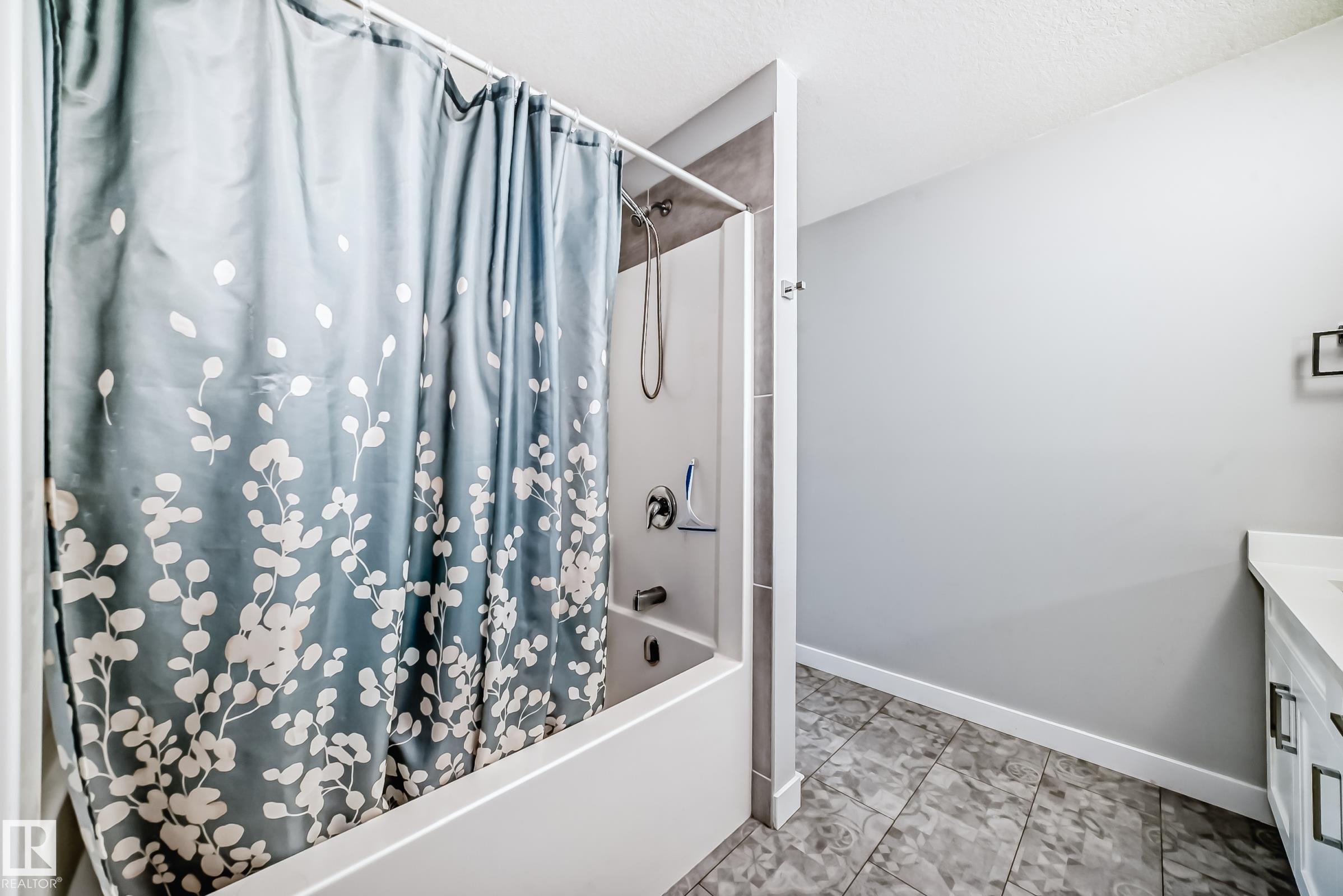 https://zimg.paragon.ice.com/ParagonImages/Property/PM/RAE/225393596/30/0/0/79639676ba1b339665c33df340f591cf/1/d51430fe783ffb7e35d39cb95b139e1c/225393596-60c64eb1-3f7e-4b3a-bd0a-c3e2dd6070a6.JPG