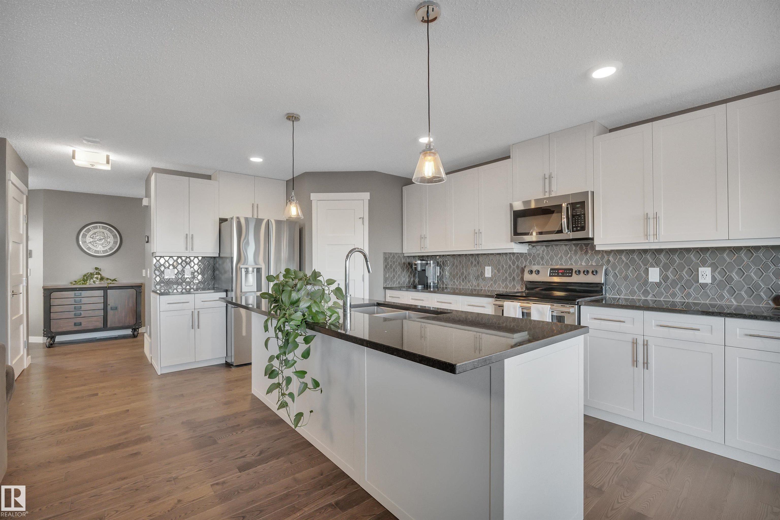 Photo 11 at 16408 12 Avenue SW, Glenridding Heights, Edmonton