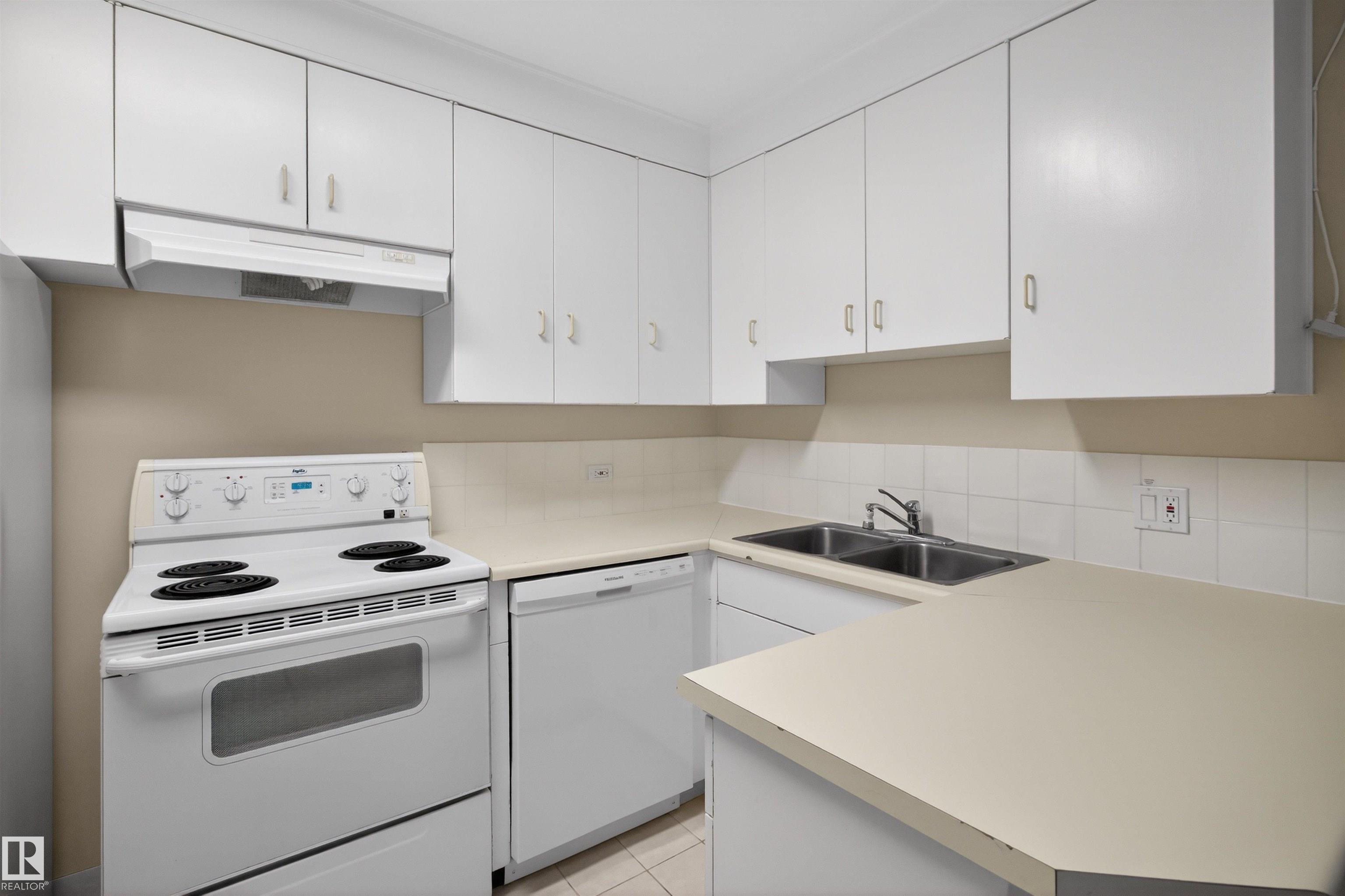 Photo 11 at 304 - 12207 Jasper Avenue NW, Wîhkwêntôwin, Edmonton