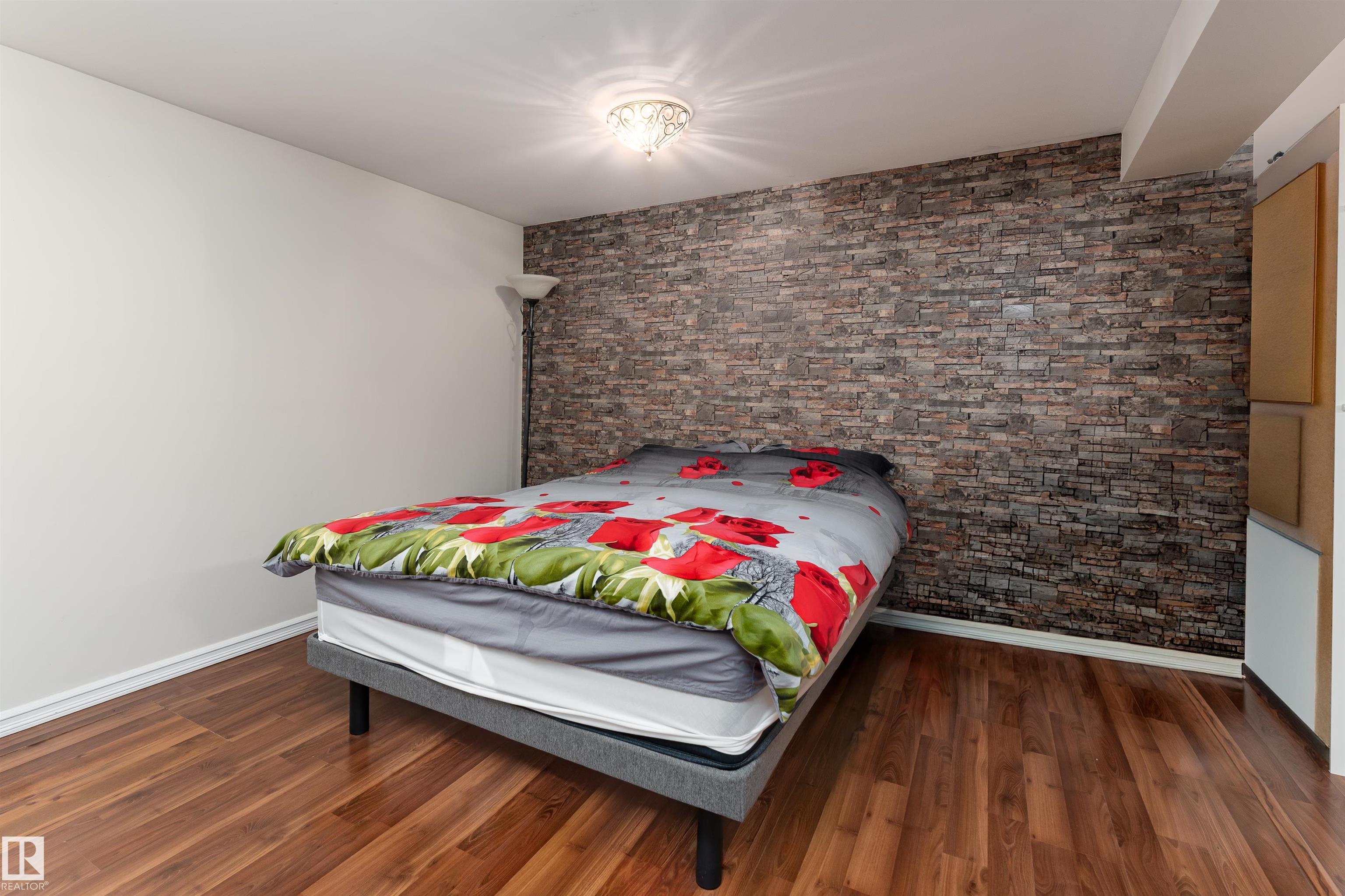 https://zimg.paragon.ice.com/ParagonImages/Property/PM/RAE/225393641/20/0/0/a4abb7d9b62b775ba873955f105e70a4/1/69a4cfa0c54a0994a70a18ed43ef3bd1/225393641-c366c0f8-b6ba-4984-b756-bc87f7abeecc.JPG
