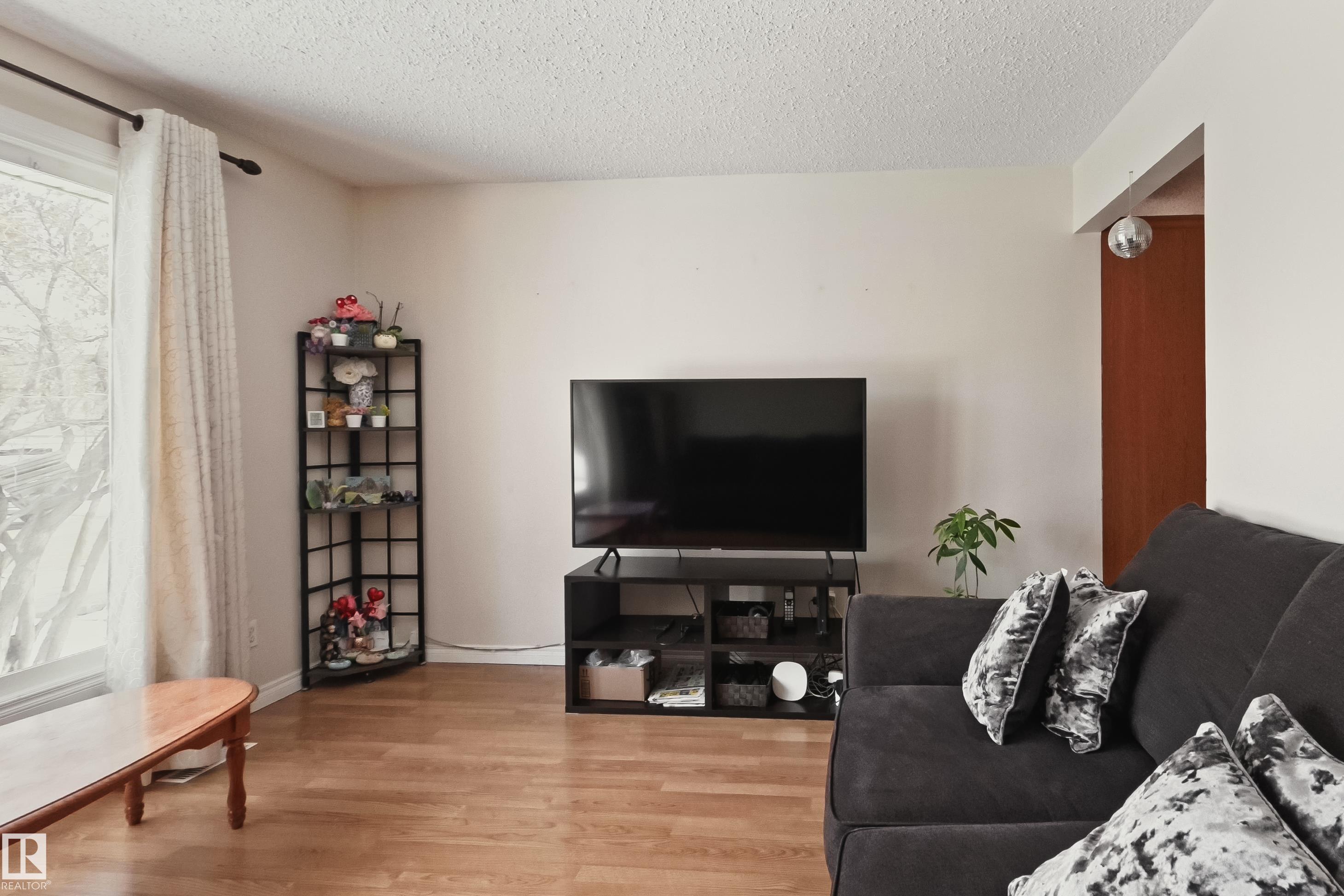 https://zimg.paragon.ice.com/ParagonImages/Property/PM/RAE/225393641/7/0/0/177201caf871854589acebf71a2c57c4/1/69a4cfa0c54a0994a70a18ed43ef3bd1/225393641-55ad78b1-7848-43a8-852f-8b8a64942a2f.JPG